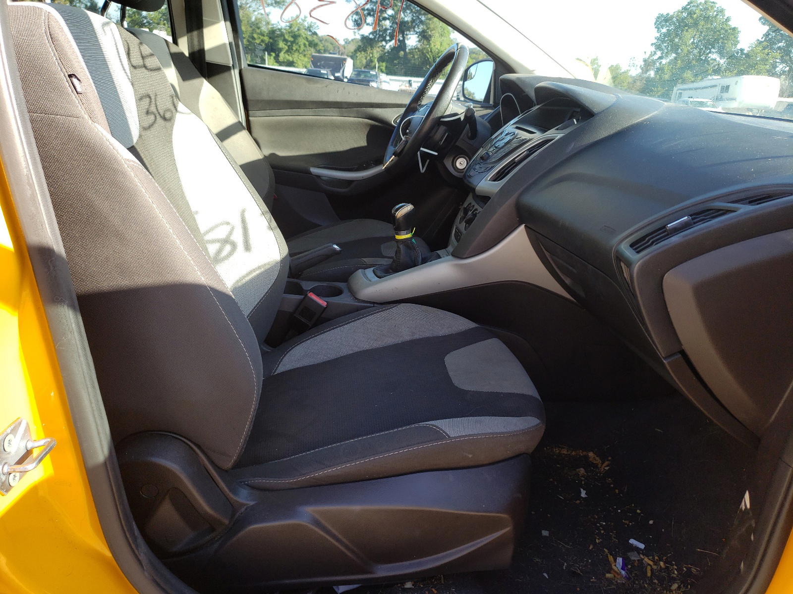 Photo 5 from auction – 2012 FORD FOCUS SE with VIN 1FAHP3F20CL206002