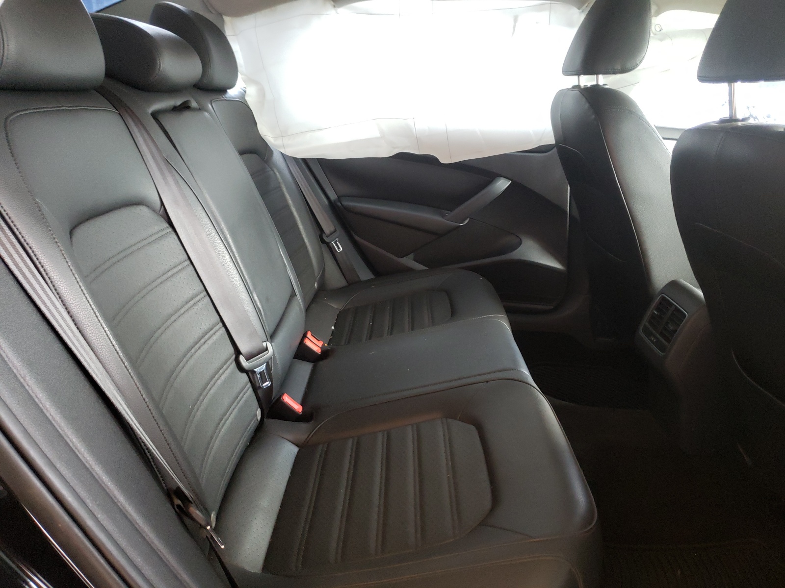 Photo 6 from auction – 2015 VOLKSWAGEN PASSAT SE with VIN 1VWBS7A35FC078430