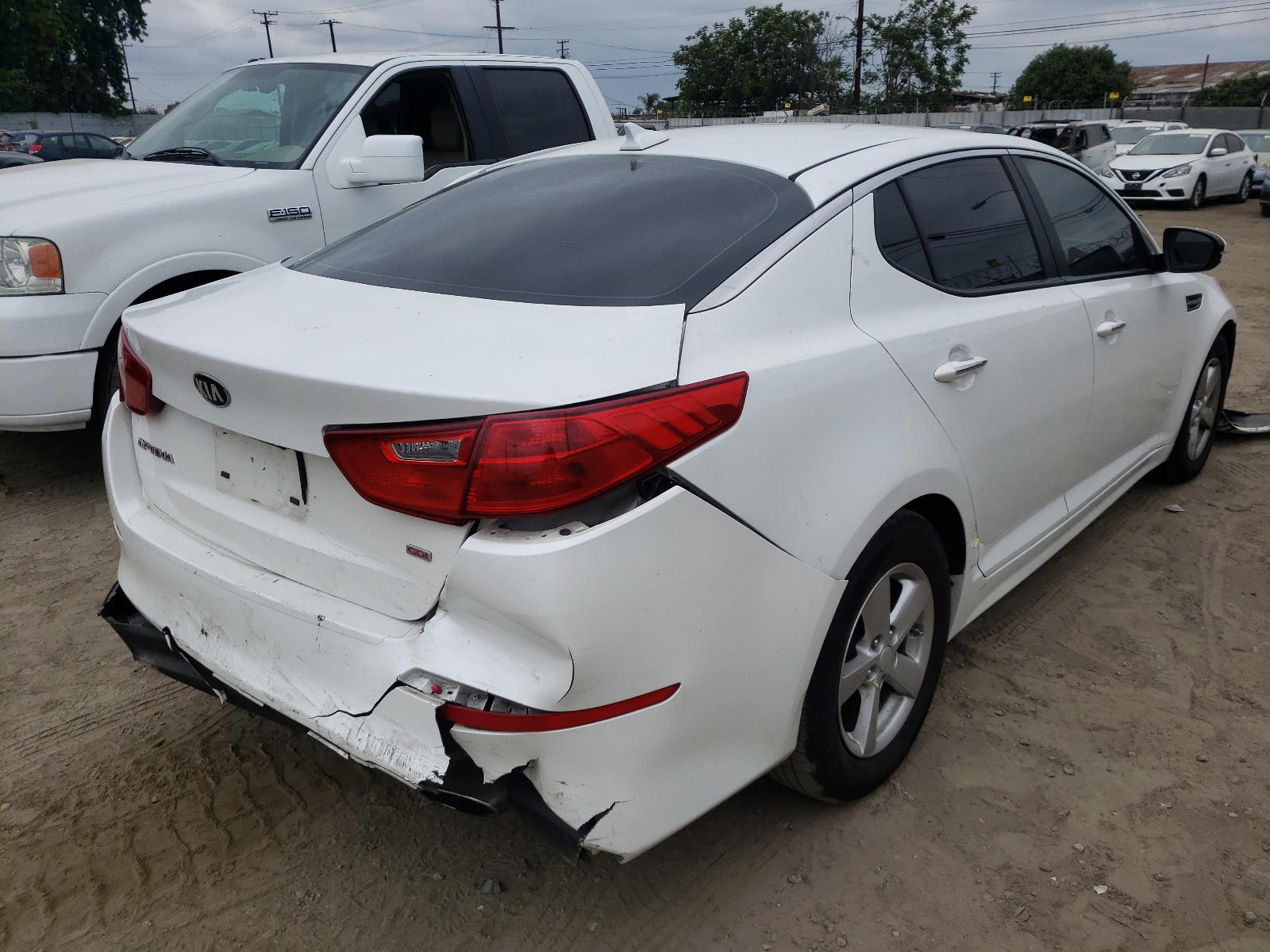 Photo 4 from auction – 2015 KIA OPTIMA LX with VIN KNAGM4A79F5651285