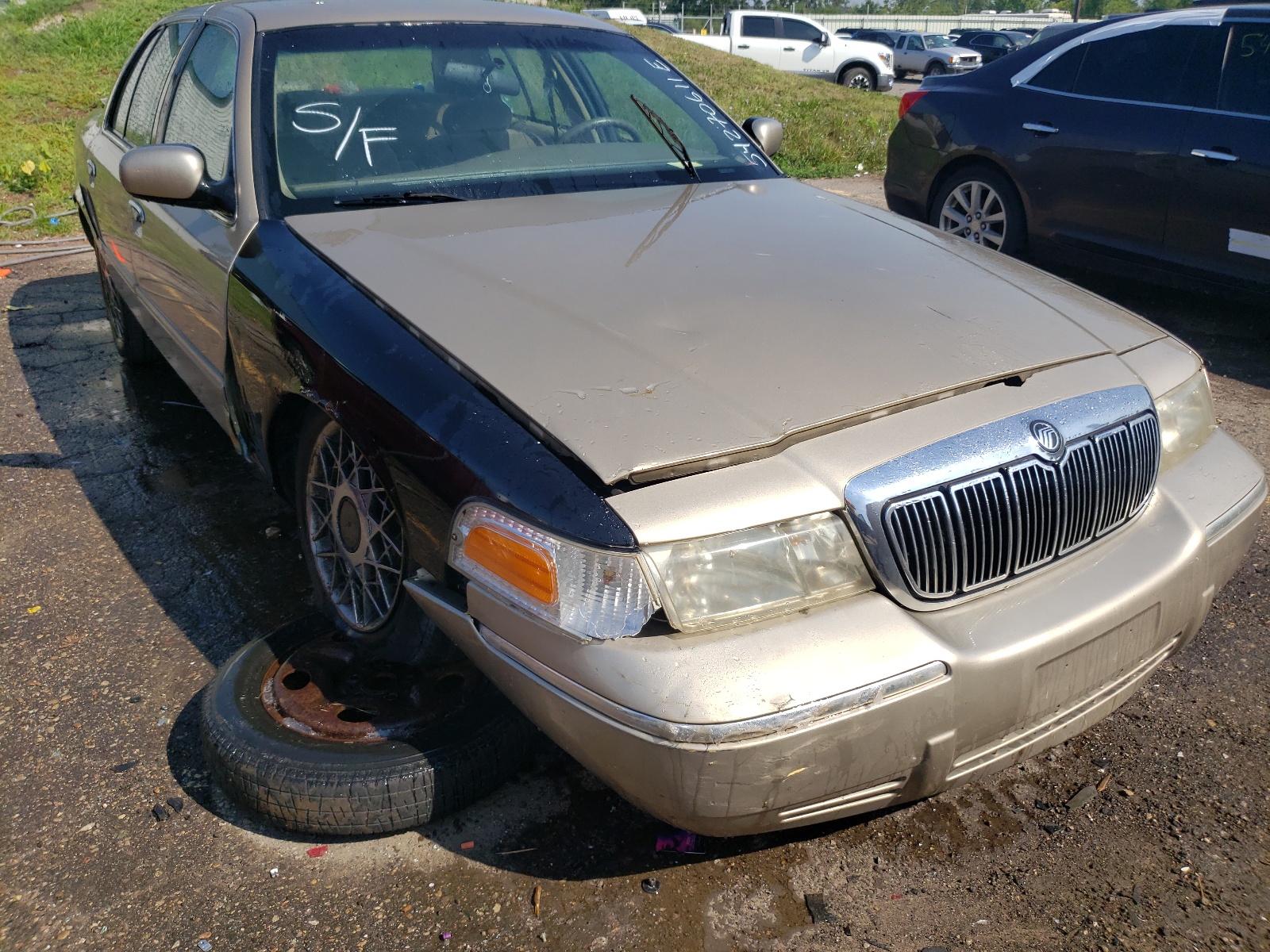 MERCURY GRAND MARQ 2000 with VIN 2MEFM75W8YX698745 - Photo from auction