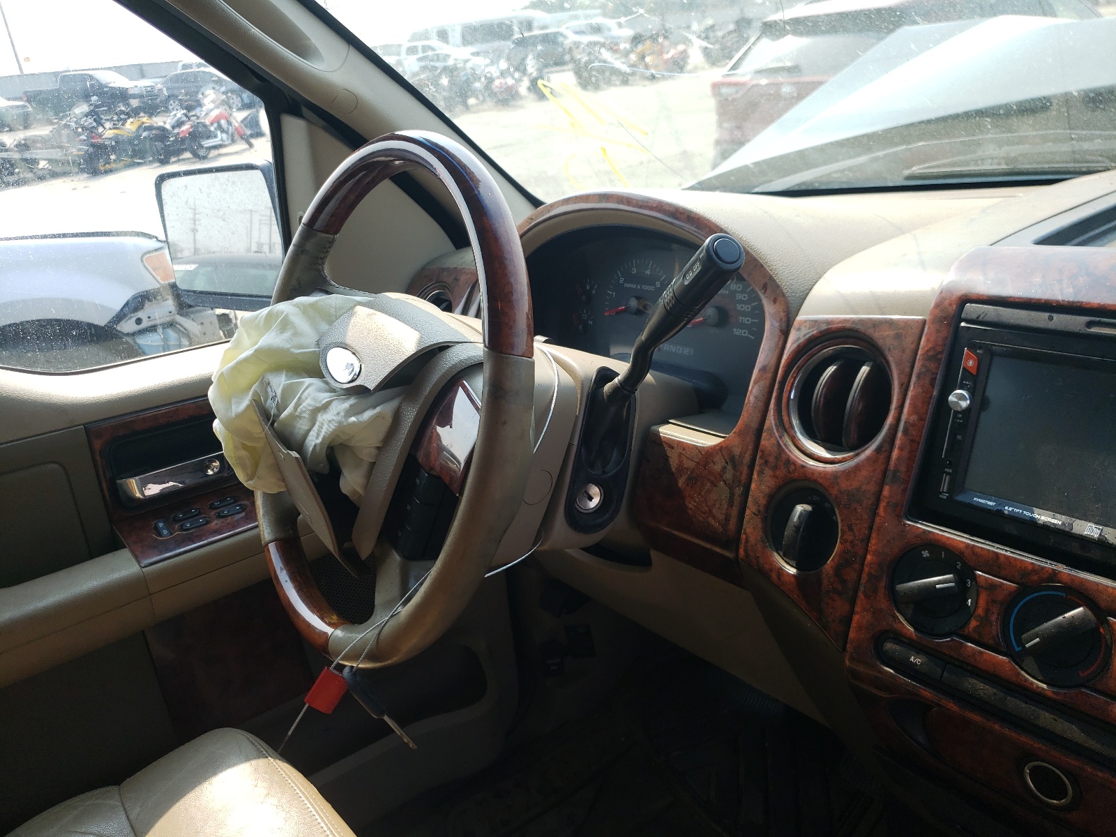 Photo 9 from auction – 2005 FORD F150 SUPER with VIN 1FTRW14W45FB25212