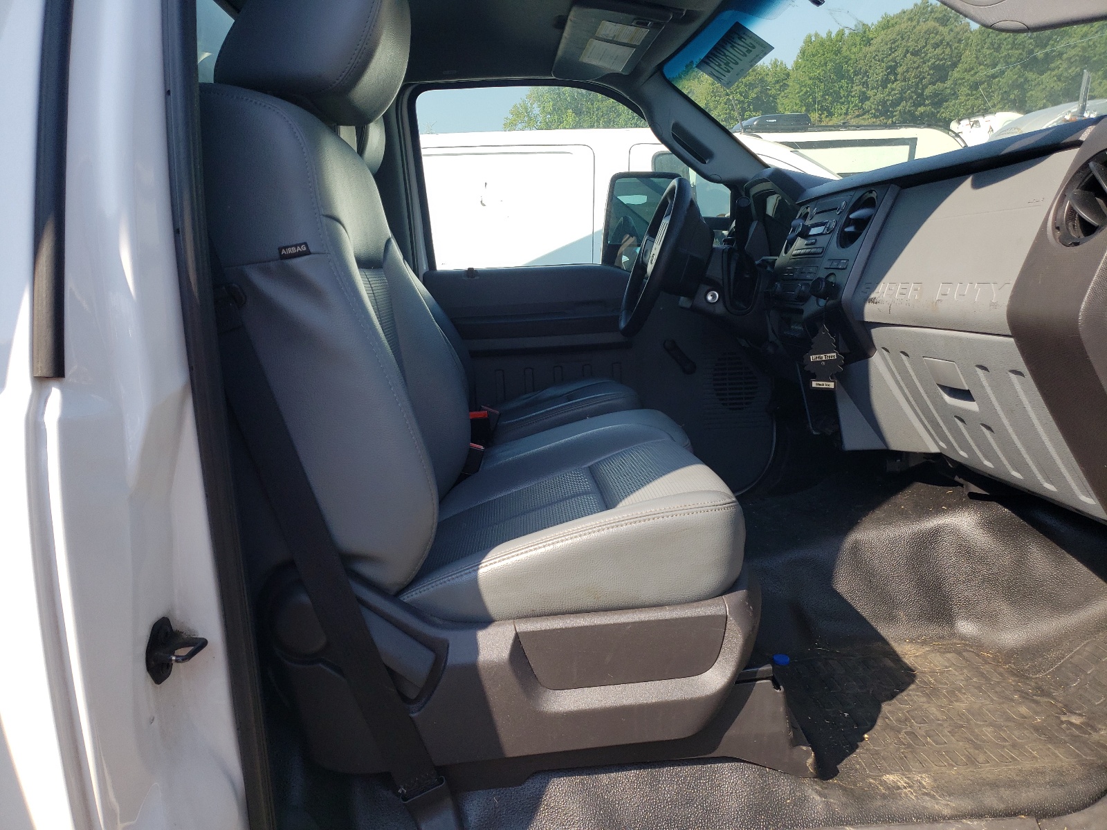 Photo 6 from auction – 2016 FORD F450 SUPER with VIN 1FDUF4GY6GEB89085