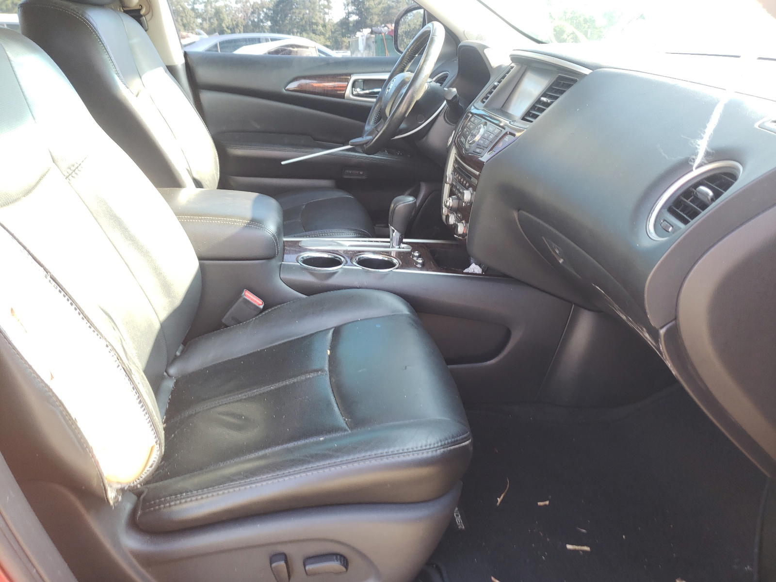 Photo 5 from auction – 2014 NISSAN PATHFINDER with VIN 5N1AR2MN8EC684521