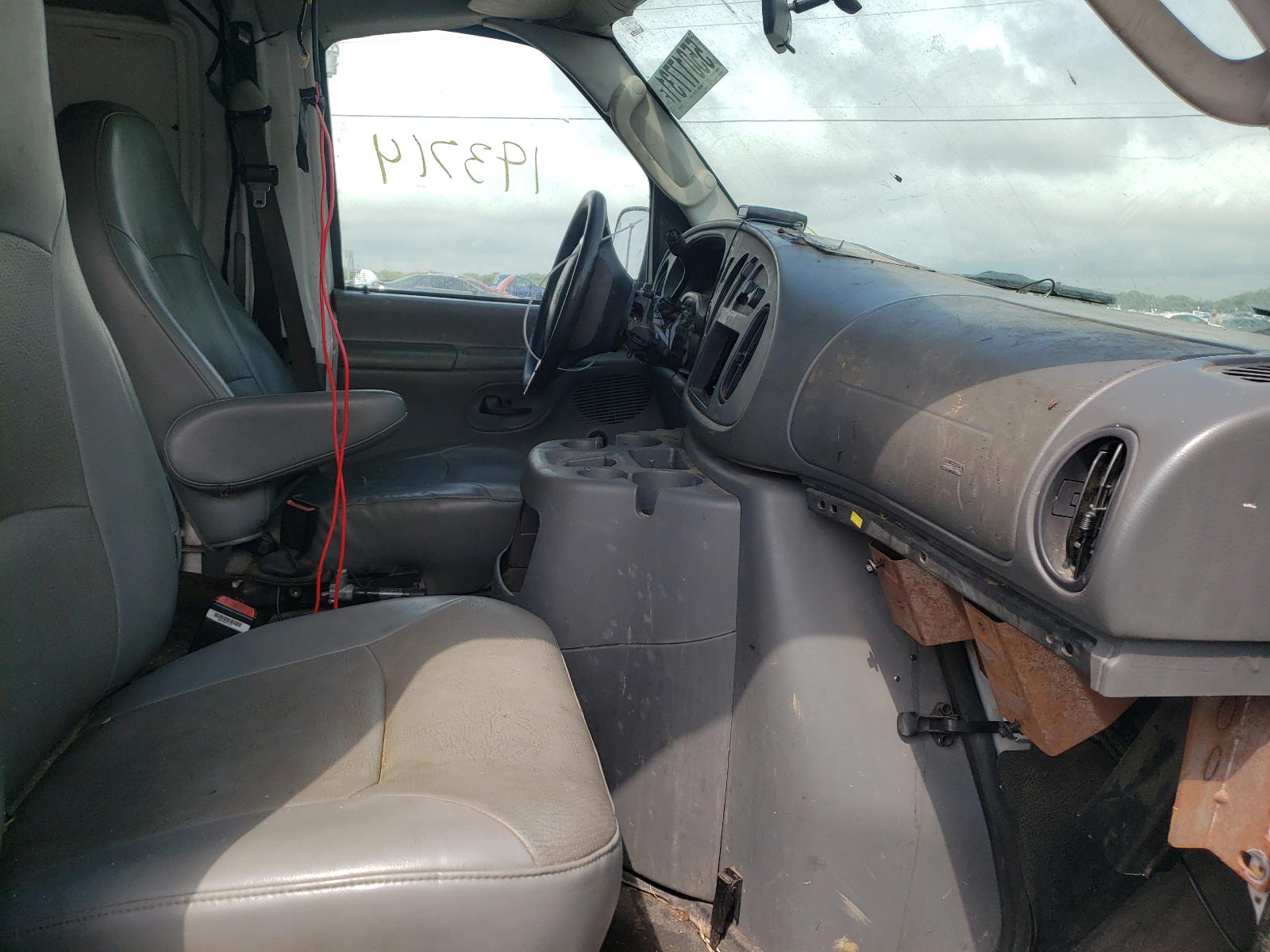 Photo 5 from auction – 2004 FORD ECONOLINE with VIN 1FTNE24W64HA42147