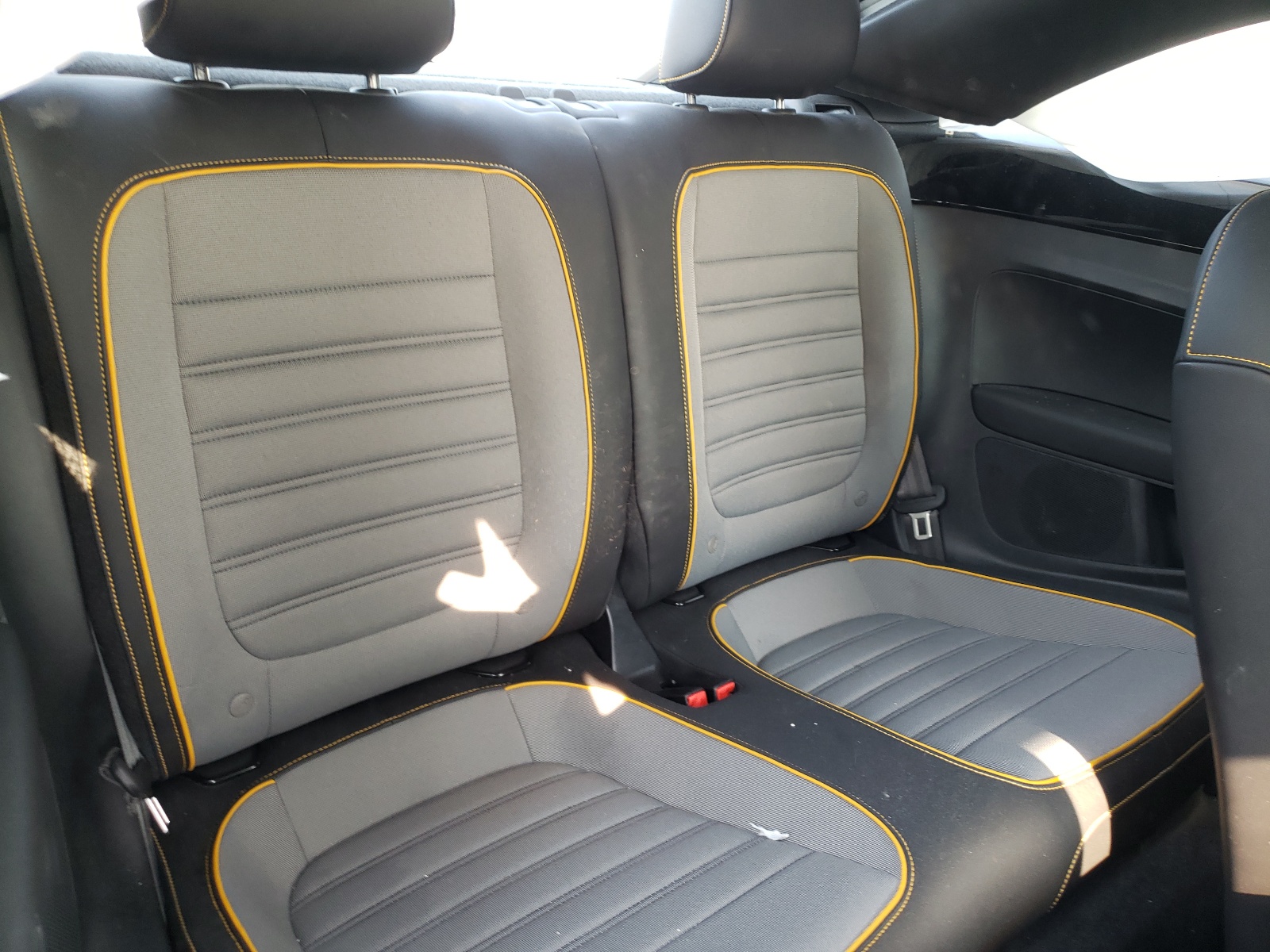 Photo 6 from auction – 2019 VOLKSWAGEN BEETLE DUN with VIN 3VWSD7AT4KM708361