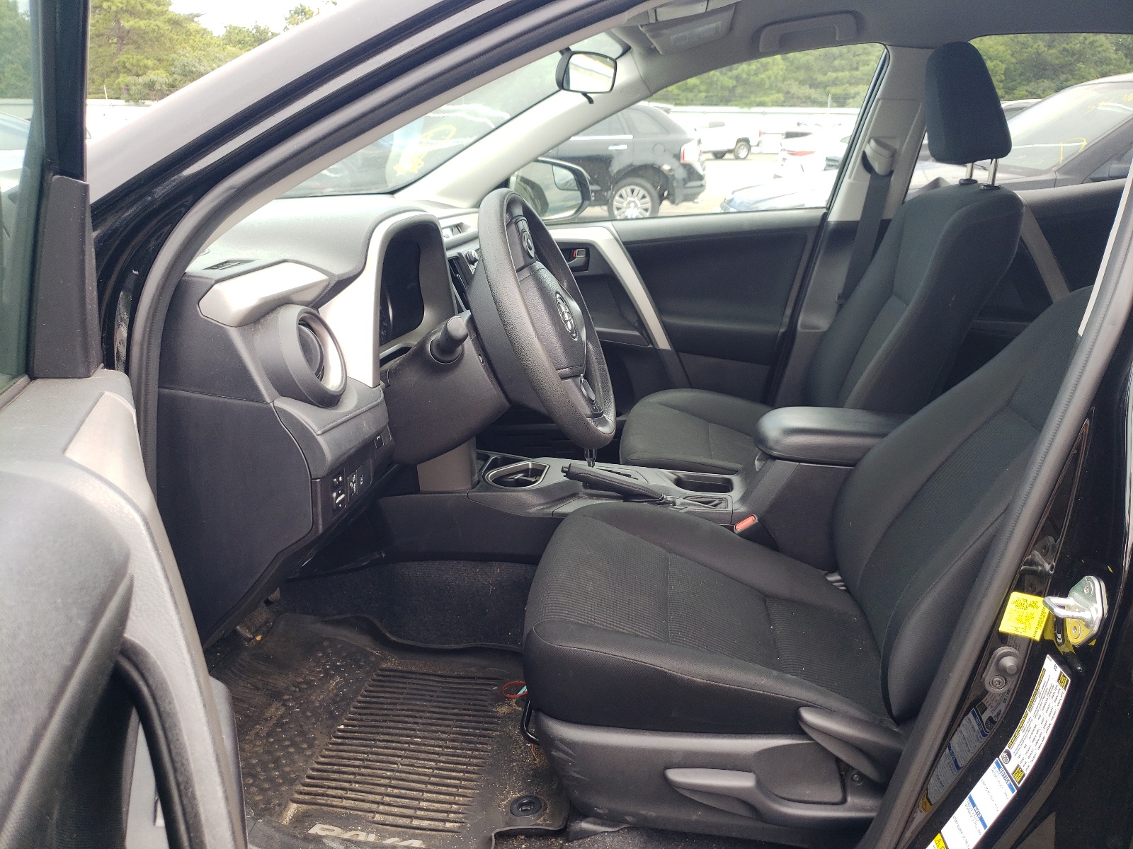 Photo 5 from auction – 2018 TOYOTA RAV4 LE with VIN 2T3BFREV8JW805774