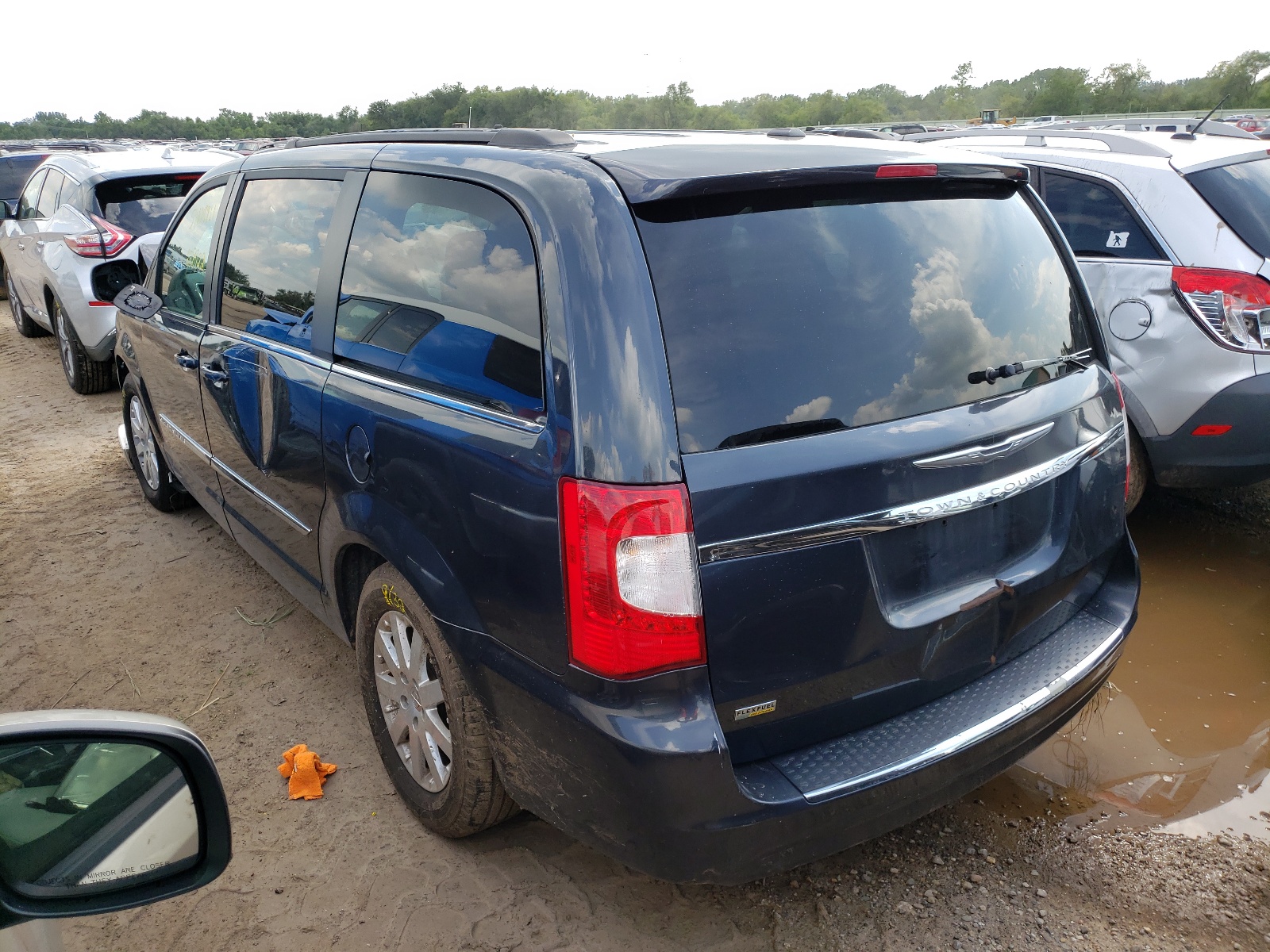 Photo 3 from auction – 2014 CHRYSLER TOWN & COU with VIN 2C4RC1BG2ER126937