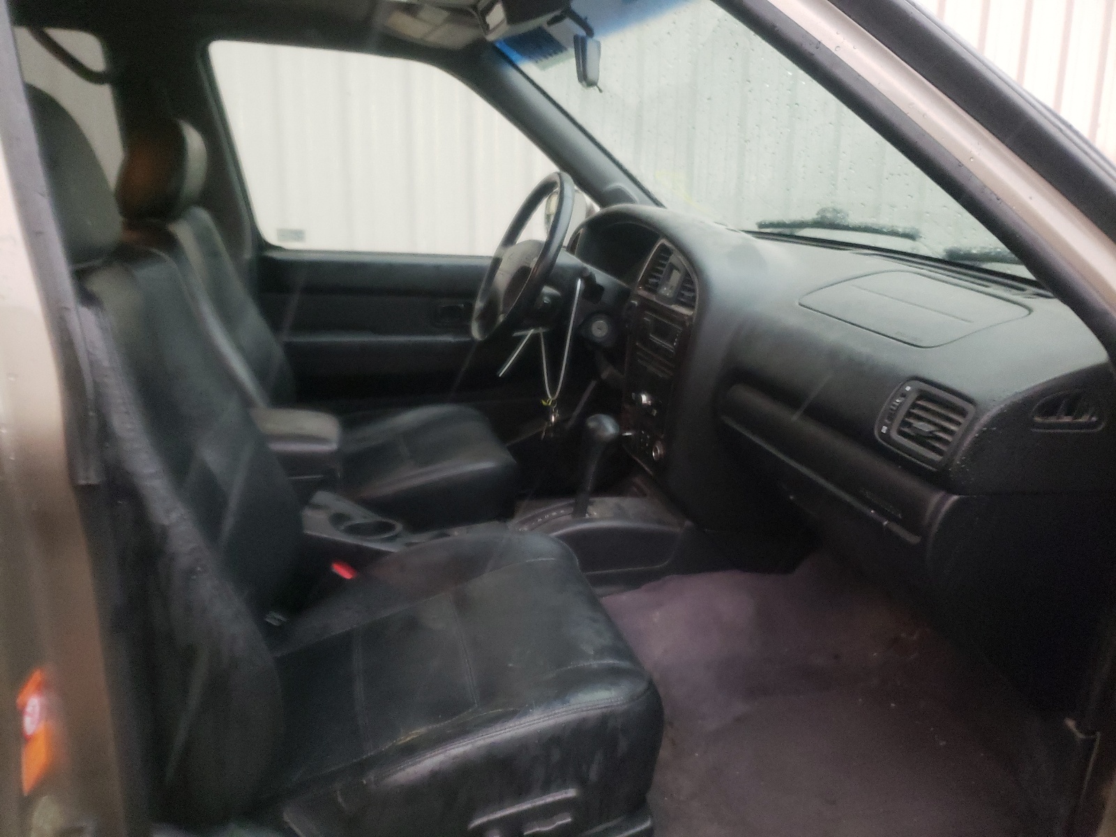 Photo 5 from auction – 2001 NISSAN PATHFINDER with VIN JN8DR09Y51W570367