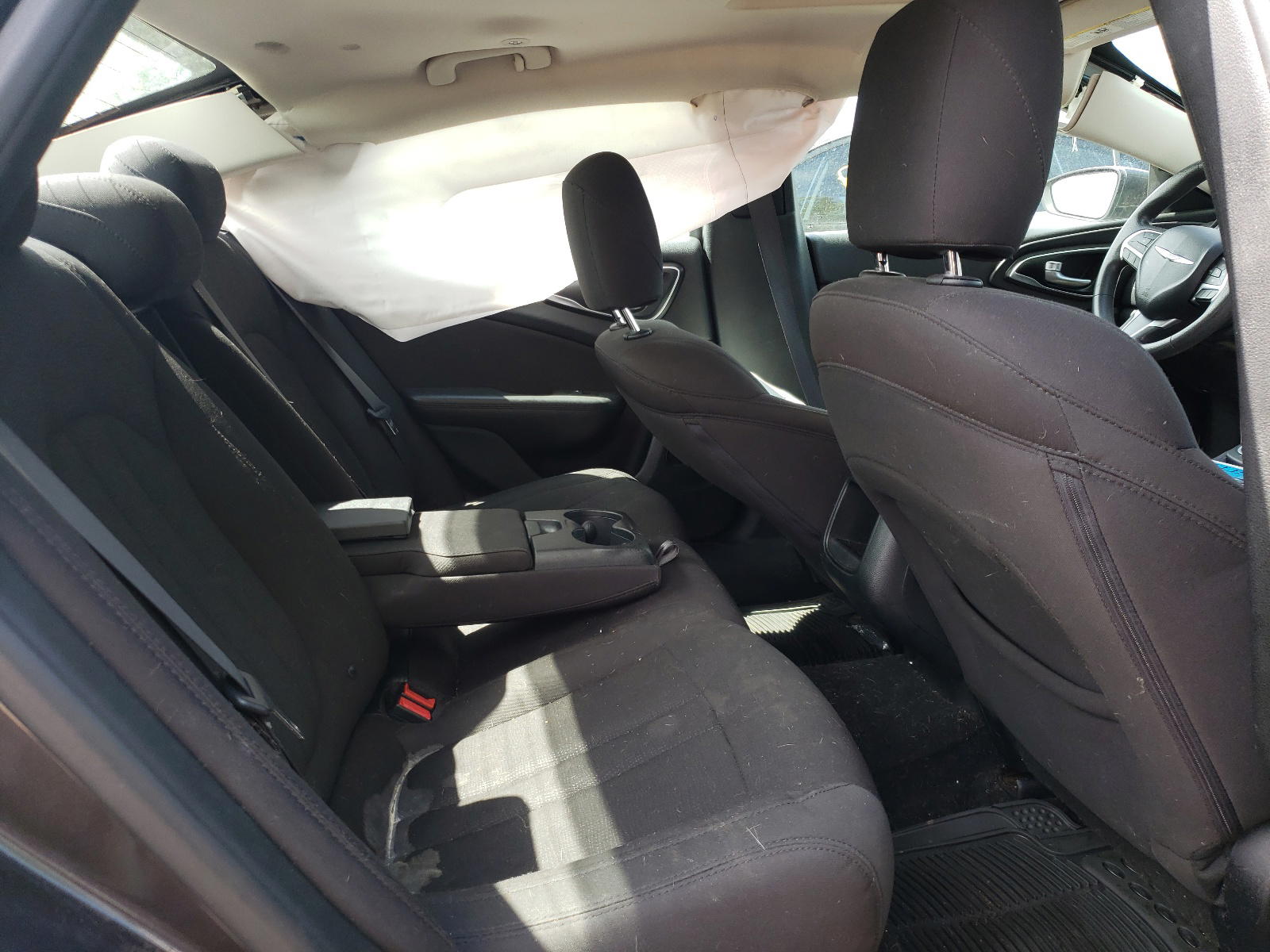 Photo 6 from auction – 2015 CHRYSLER 200 LIMITE with VIN 1C3CCCAB6FN723020