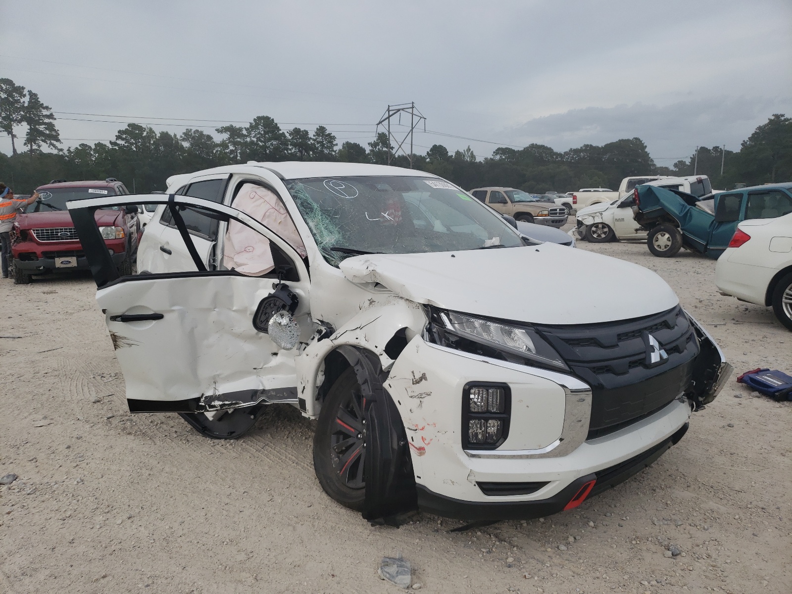 MITSUBISHI OUTLANDER 2021 with VIN JA4APUAU5MU020780 - Photo from auction