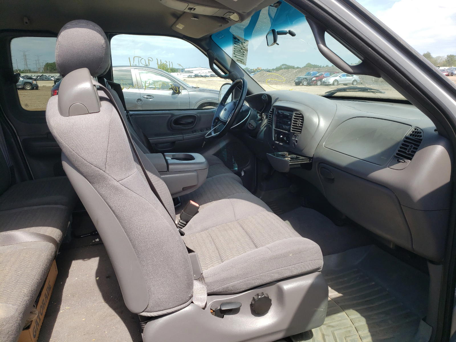 Photo 5 from auction – 2002 FORD F150 with VIN 2FTRX17W12CA01737