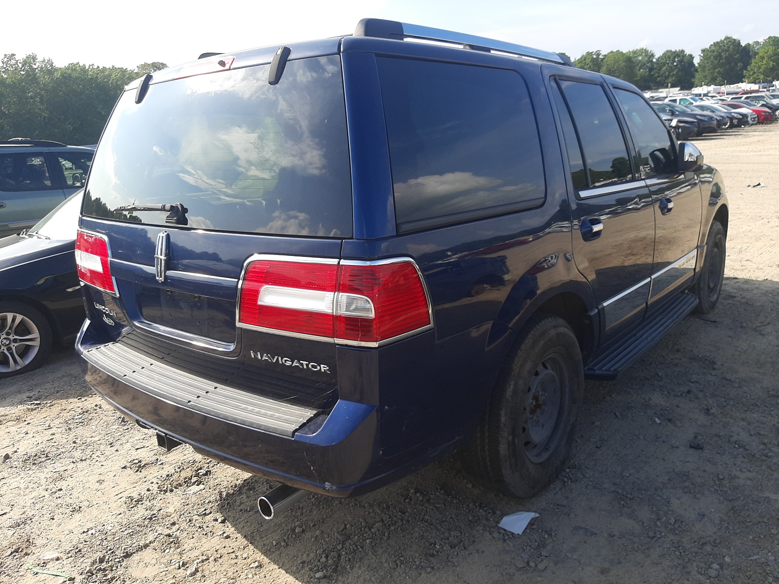 Photo 4 from auction – 2007 LINCOLN NAVIGATOR with VIN 5LMFU27517LJ12044