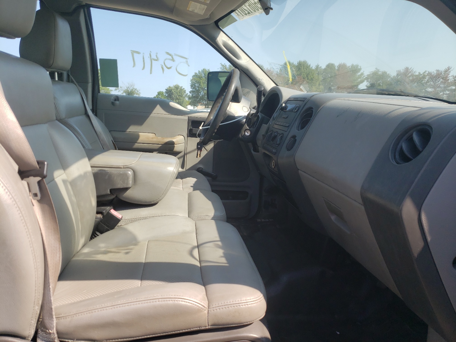 Photo 5 from auction – 2006 FORD F150 with VIN 1FTRX12W06KB90244