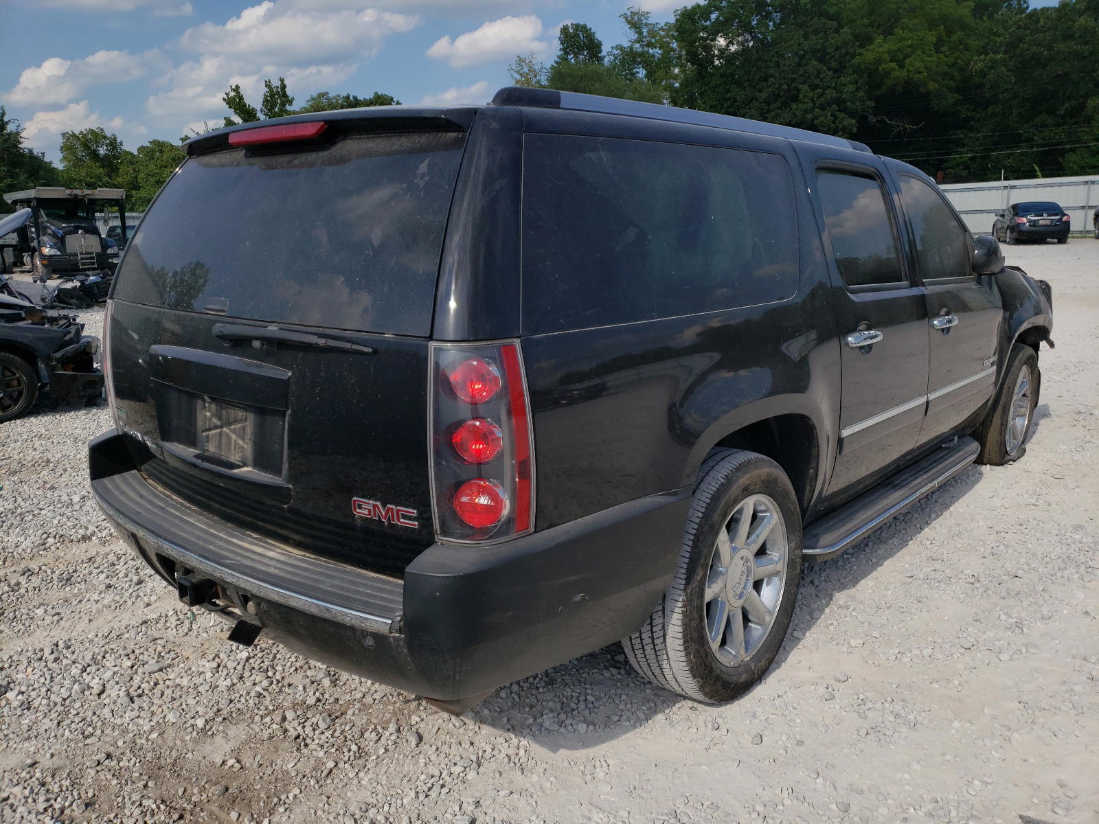 Photo 4 from auction – 2011 GMC YUKON XL D with VIN 1GKS2MEF2BR179331