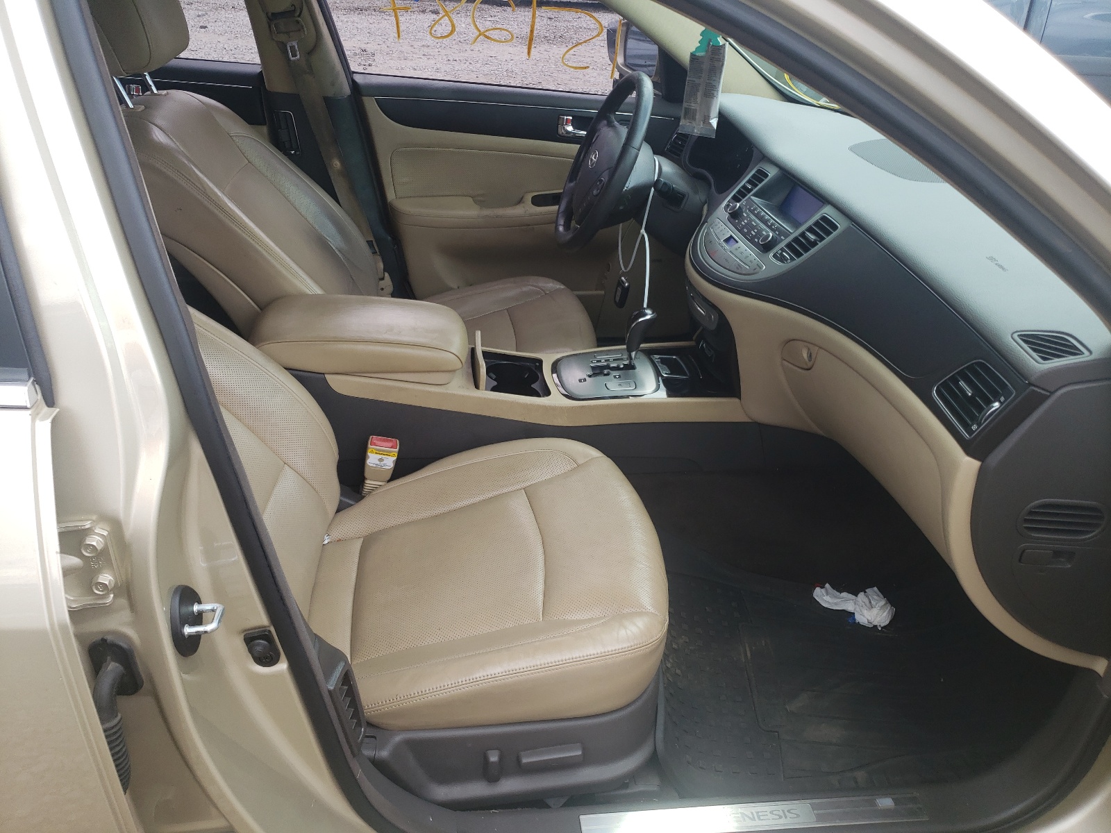 Photo 5 from auction – 2011 HYUNDAI GENESIS 3. with VIN KMHGC4DE7BU135907