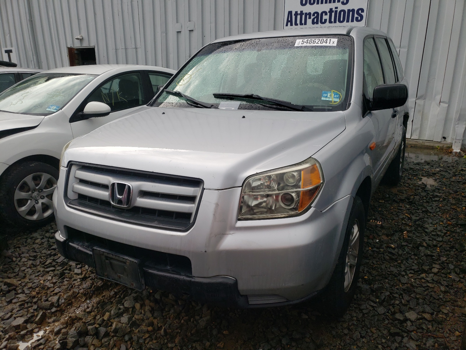 Photo 2 from auction – 2006 HONDA PILOT LX with VIN 2HKYF18106H552940