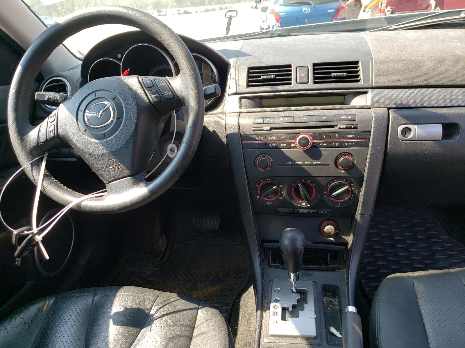 Photo 9 from auction – 2004 MAZDA 3 HATCHBAC with VIN JM1BK343741128373