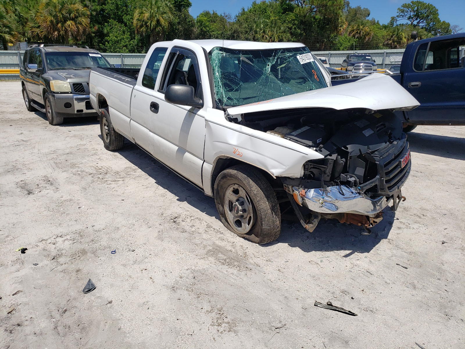 GMC NEW SIERRA 2004 with VIN 1GTEC19T44E207936 - Photo from auction