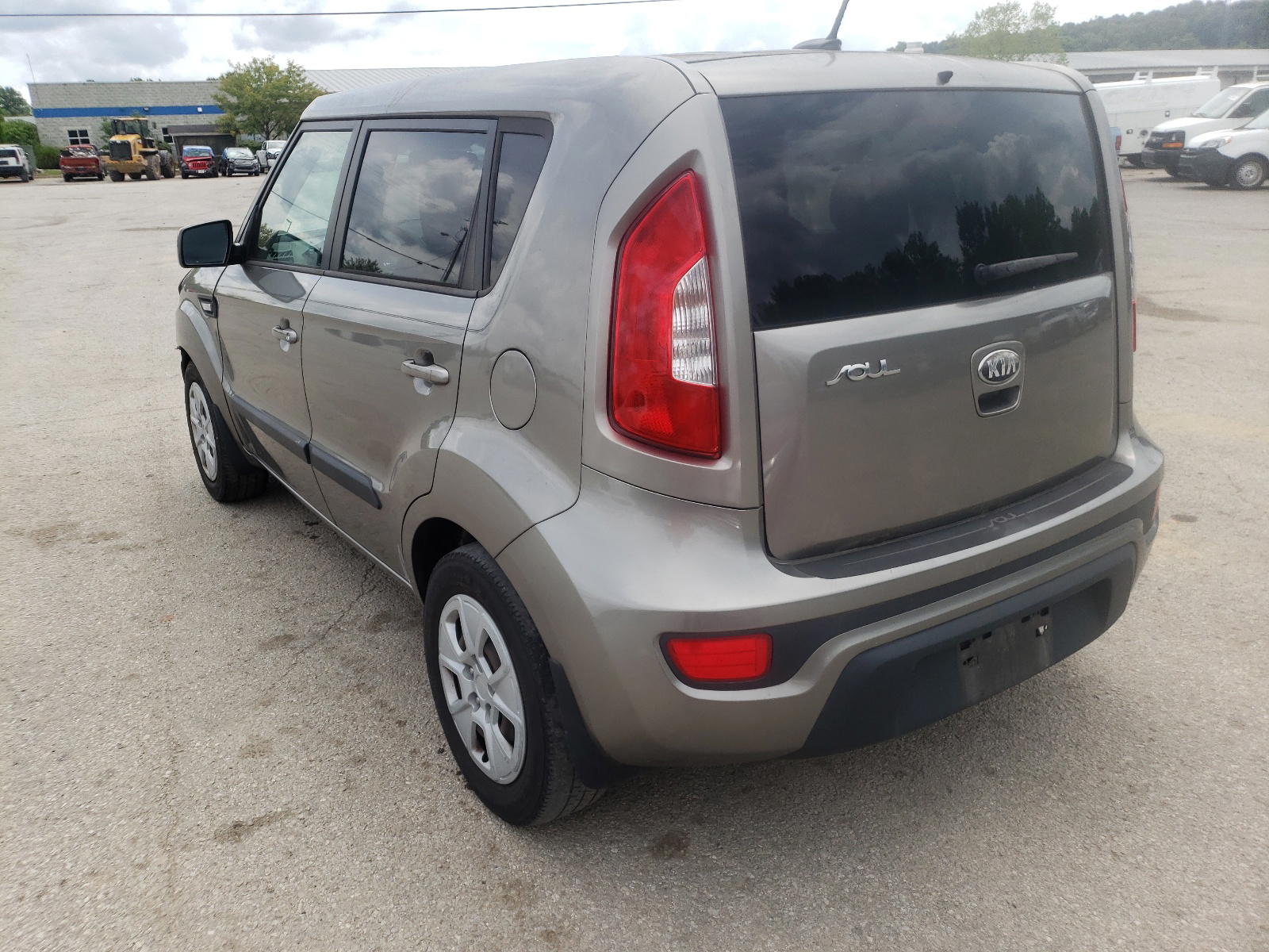 Photo 3 from auction – 2013 KIA SOUL with VIN KNDJT2A54D7576818