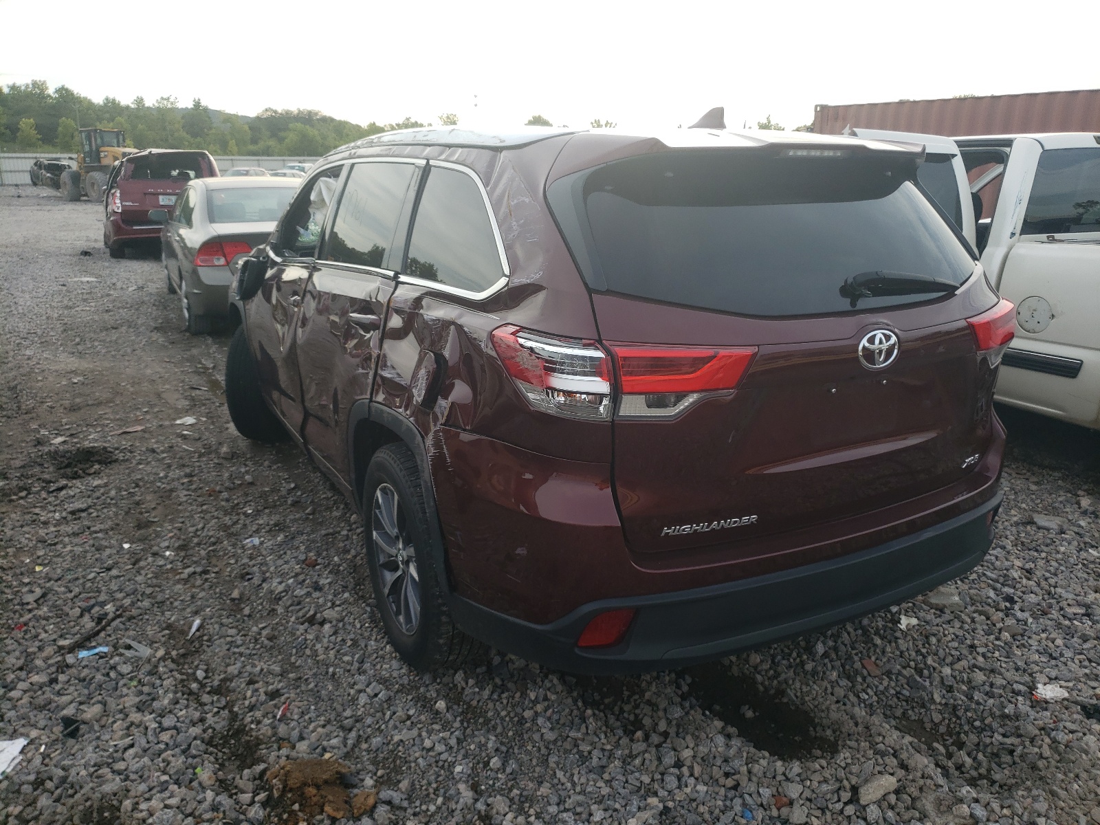 Фото 3 с аукциона – 2017 TOYOTA HIGHLANDER с VIN 5TDKZRFH4HS221173