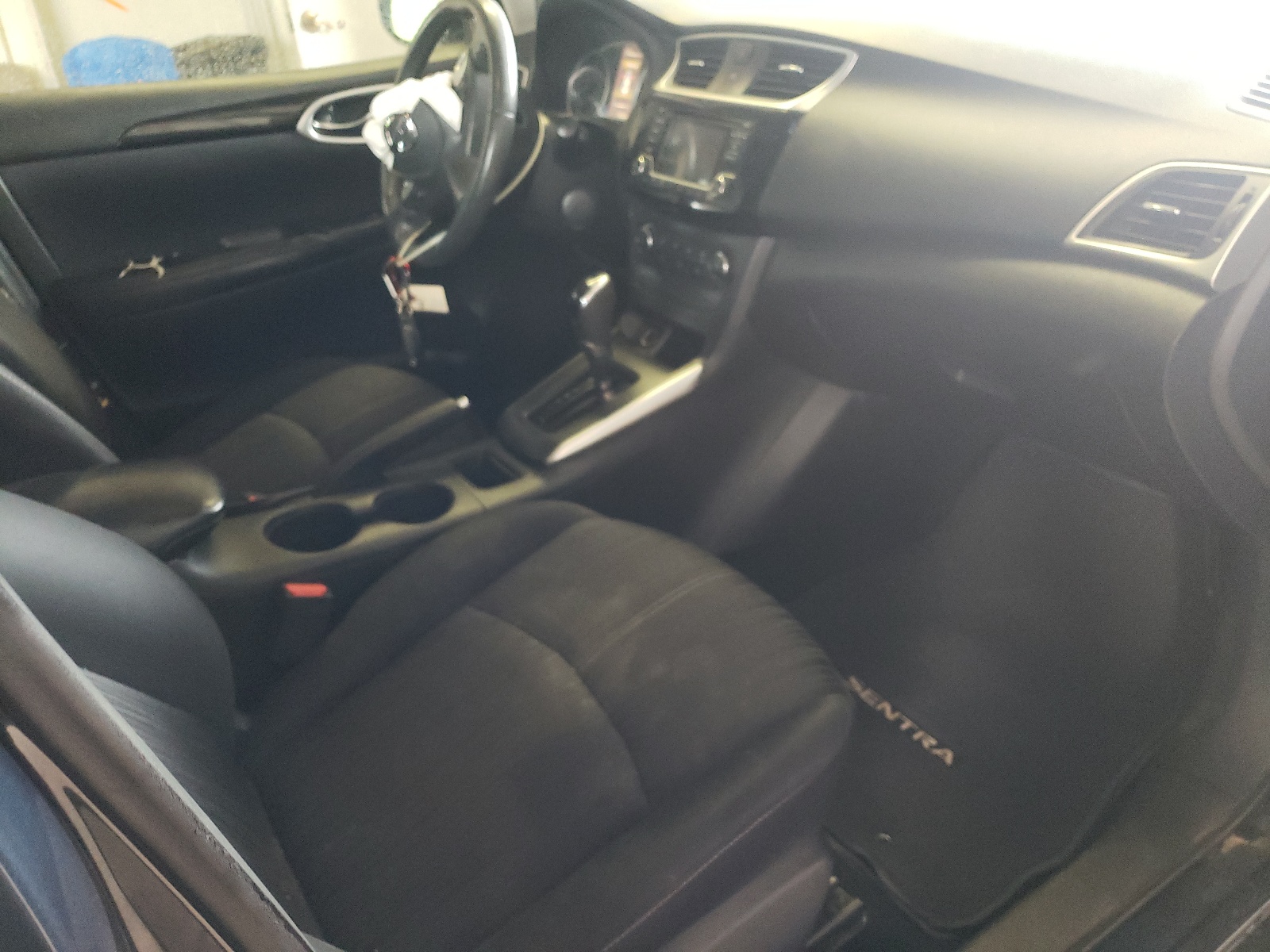 Photo 5 from auction – 2016 NISSAN SENTRA S with VIN 3N1AB7AP2GL670295
