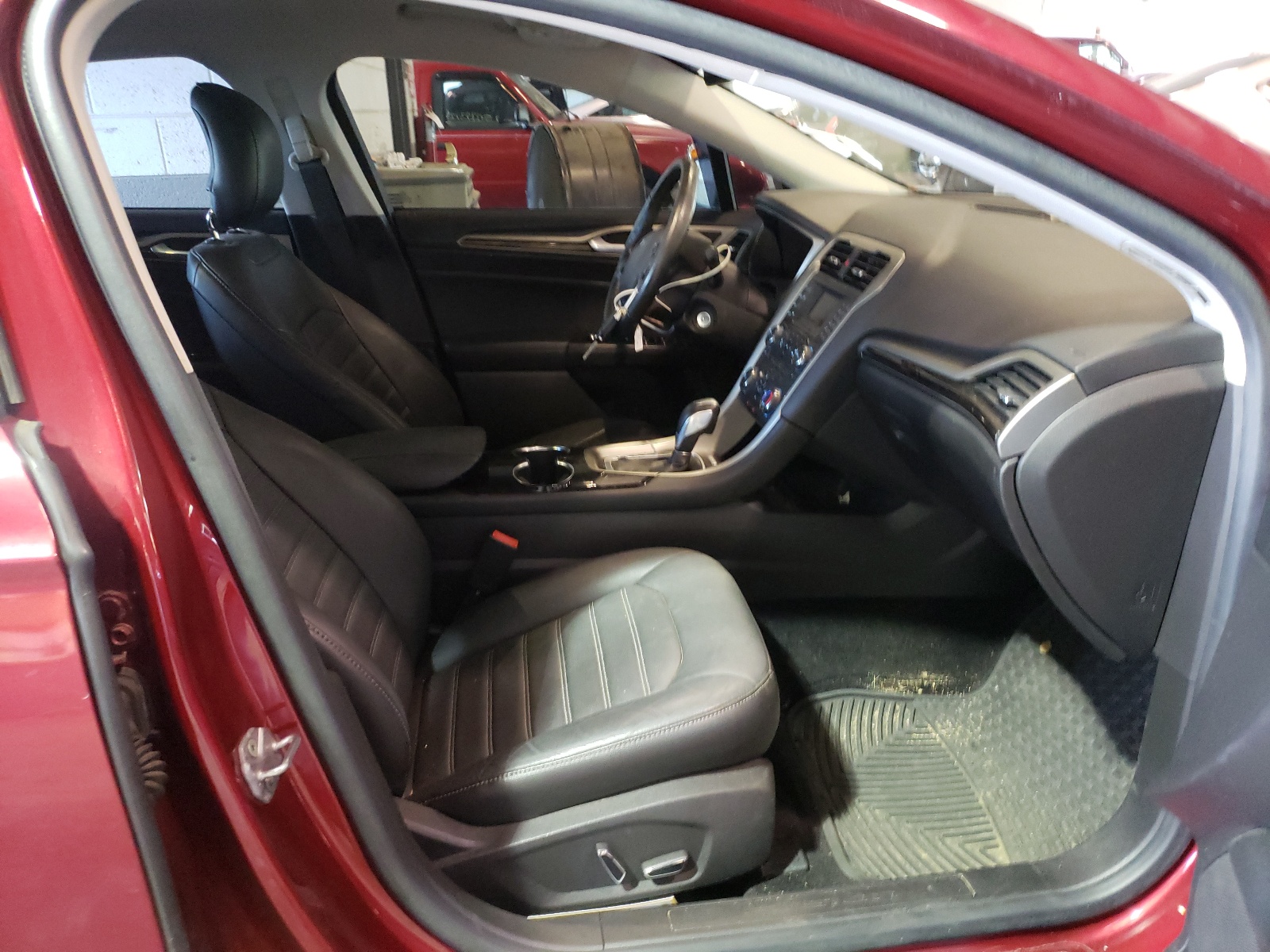 Photo 5 from auction – 2014 FORD FUSION SE with VIN 3FA6P0HD6ER205980