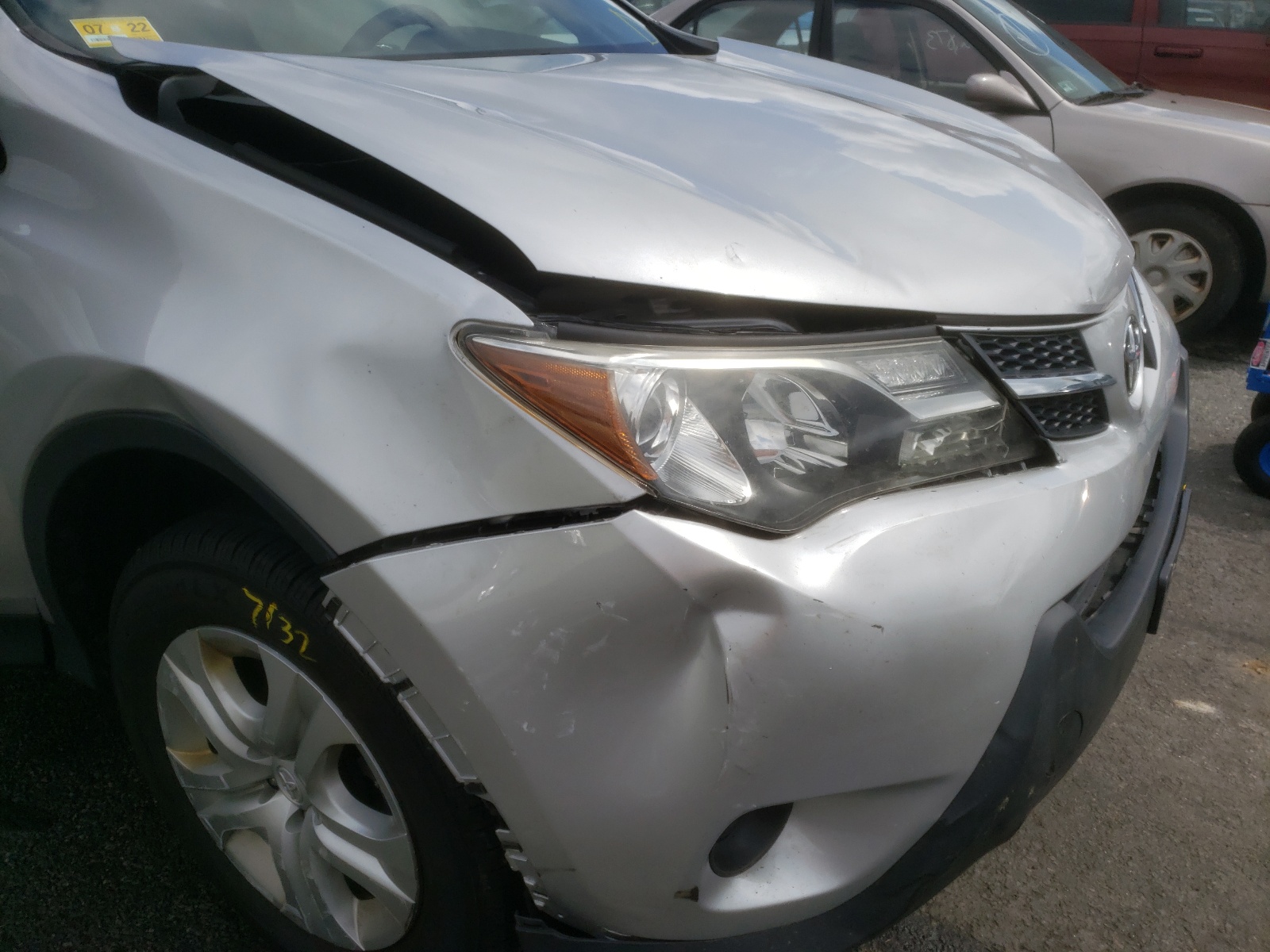 Photo 9 from auction – 2015 TOYOTA RAV4 LE with VIN JTMBFREV8FJ028051