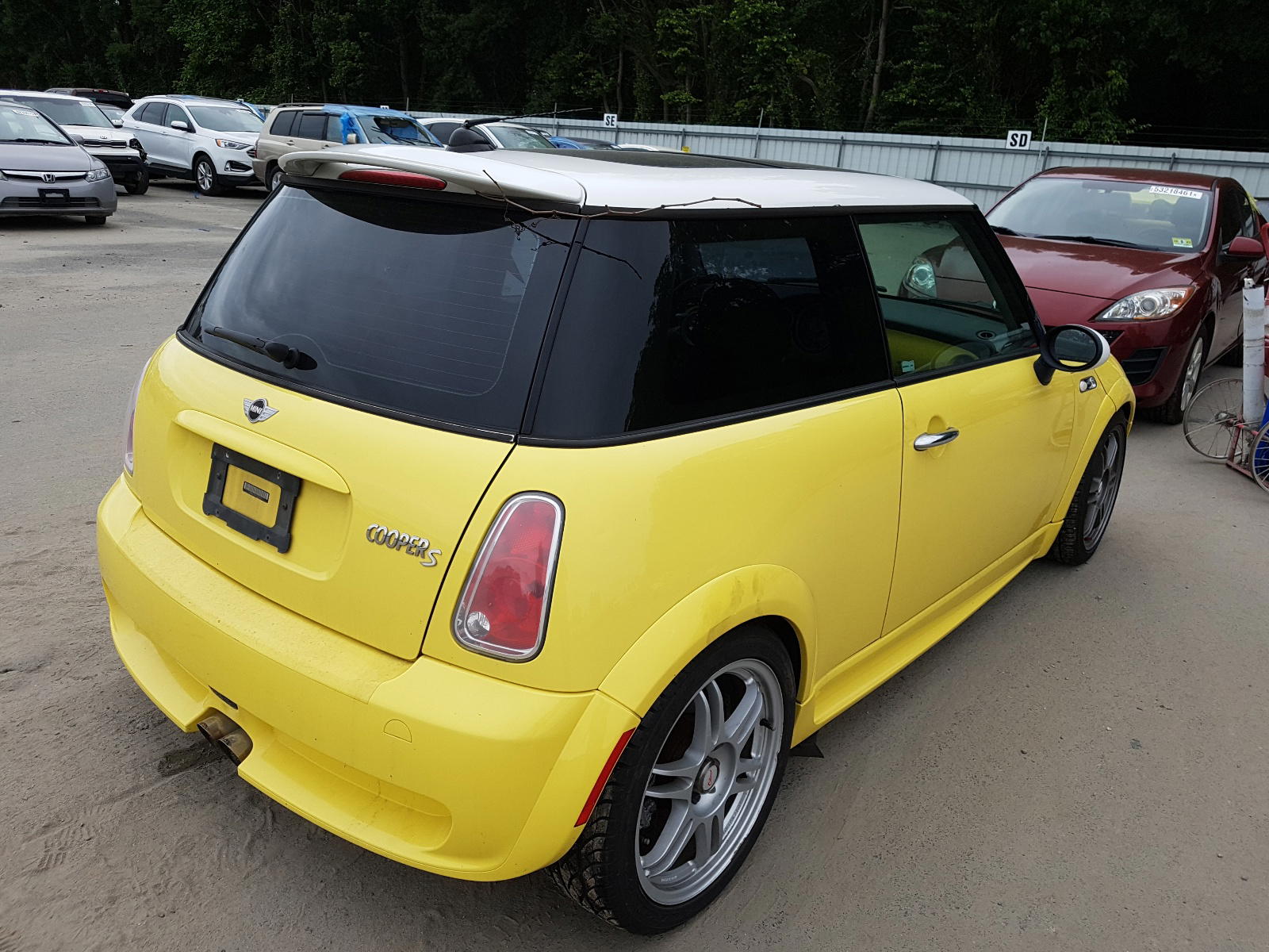 Photo 4 from auction – 2005 MINI COOPER with VIN WMWRE335X5TD99040
