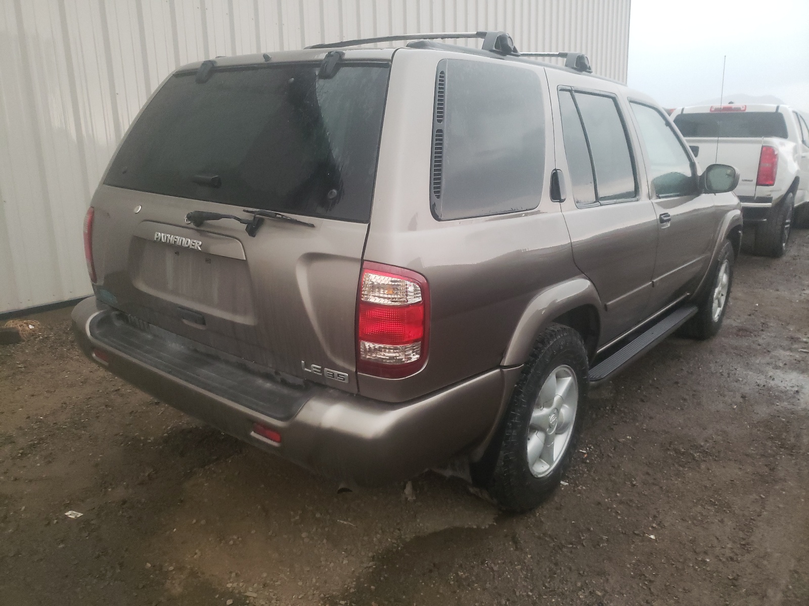 Photo 4 from auction – 2001 NISSAN PATHFINDER with VIN JN8DR09Y51W570367