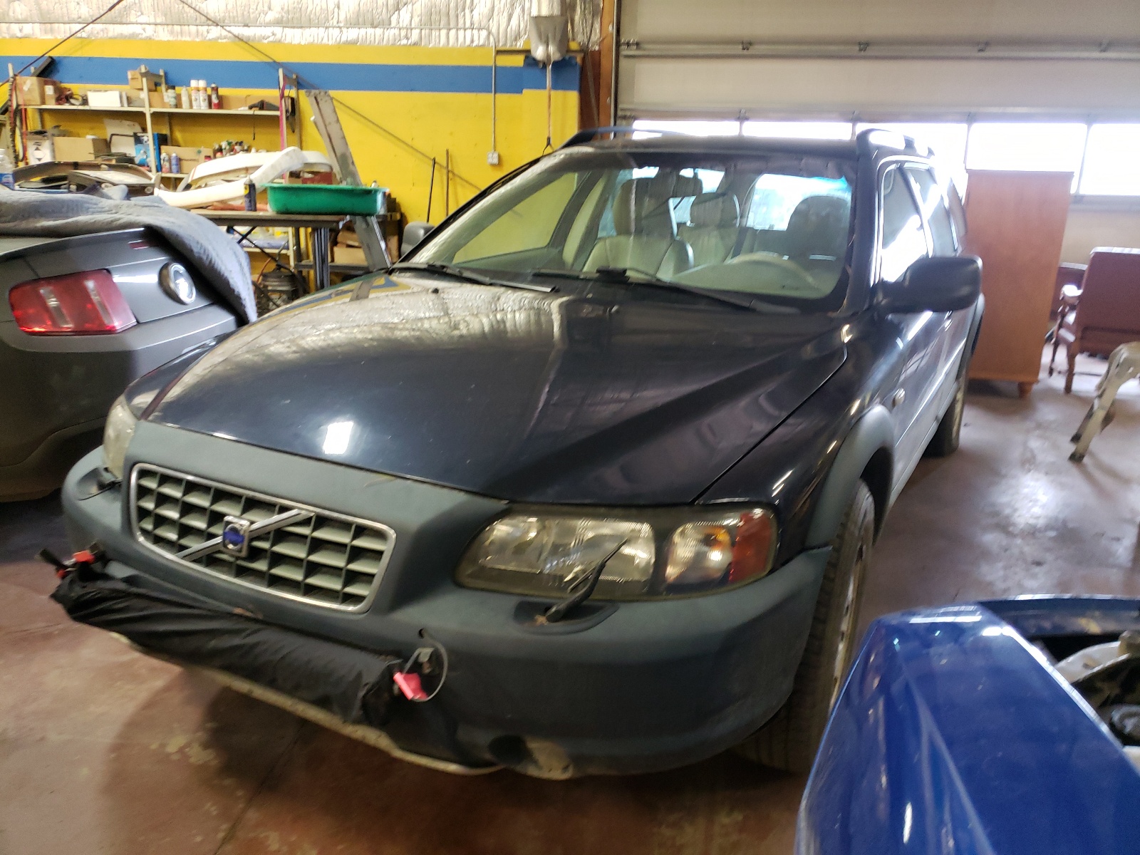 Photo 2 from auction – 2001 VOLVO V70 XC with VIN YV1SZ58D411001564