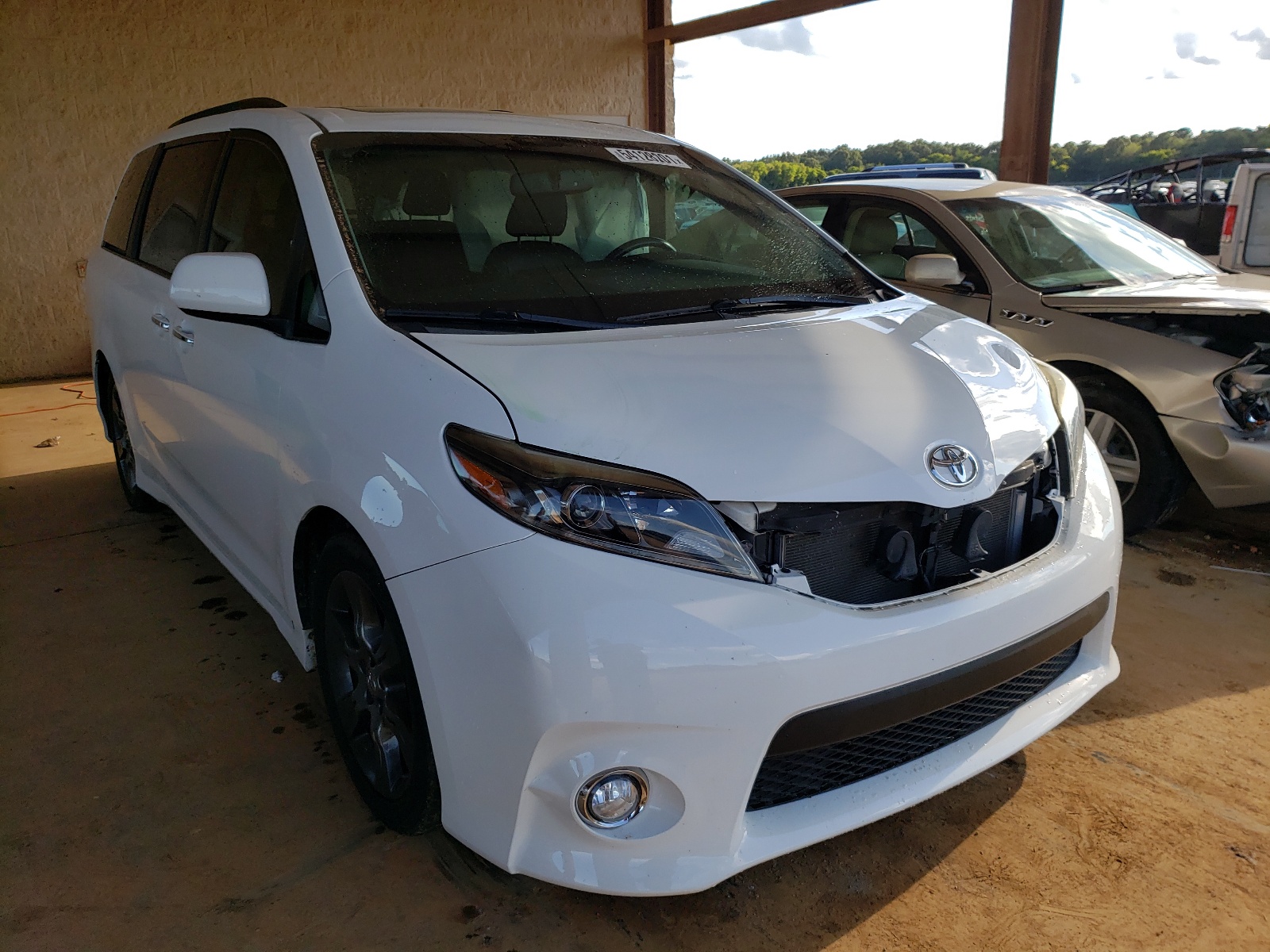 TOYOTA SIENNA SE 2016 with VIN 5TDXK3DCXGS752133 - Photo from auction