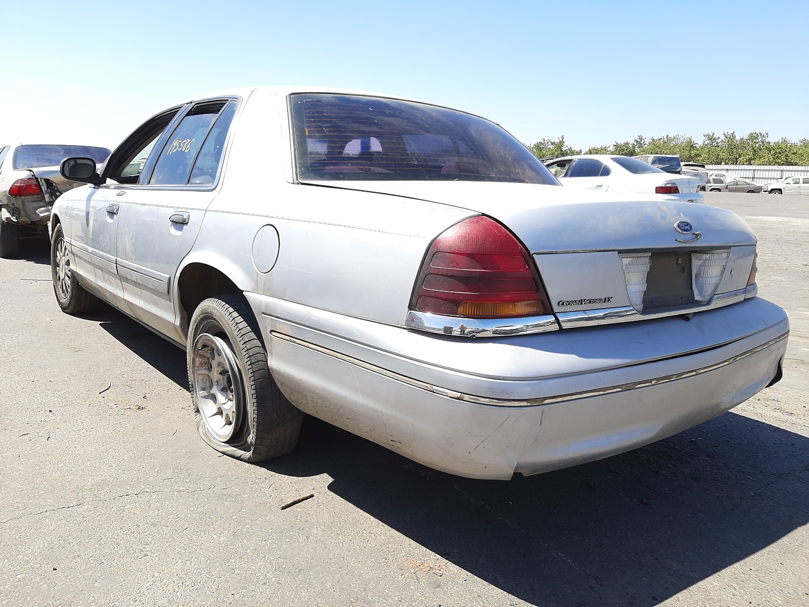 Photo 3 from auction – 2003 FORD CROWN VICT with VIN 2FAHP74W03X124495