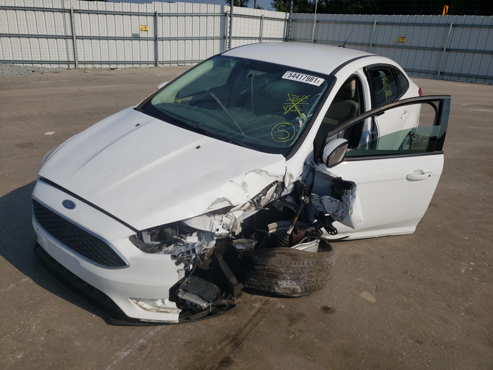 Photo 2 from auction – 2016 FORD FOCUS SE with VIN 1FADP3F25GL300610