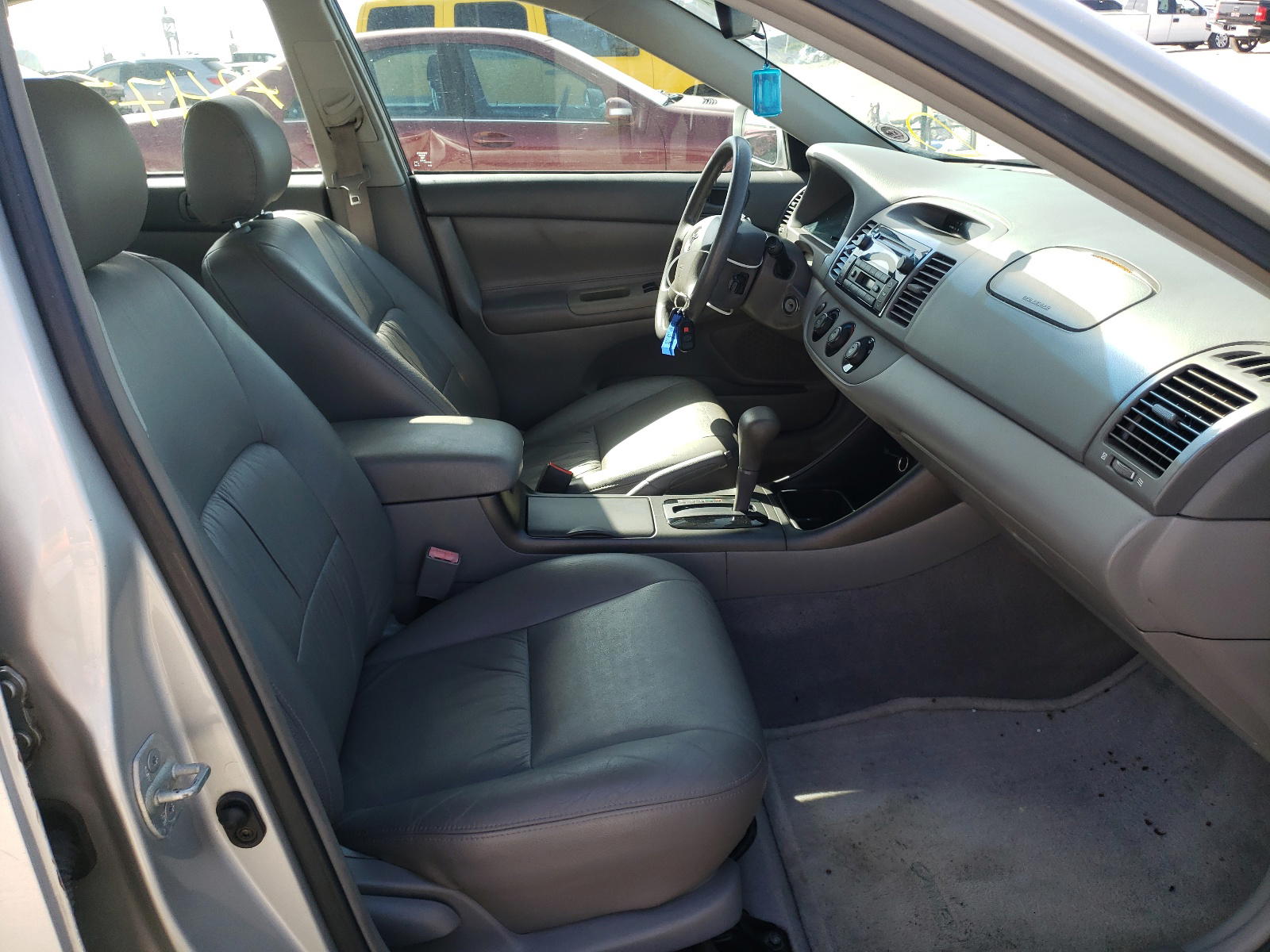 Photo 5 from auction – 2002 TOYOTA CAMRY LE with VIN 4T1BE32K02U537694