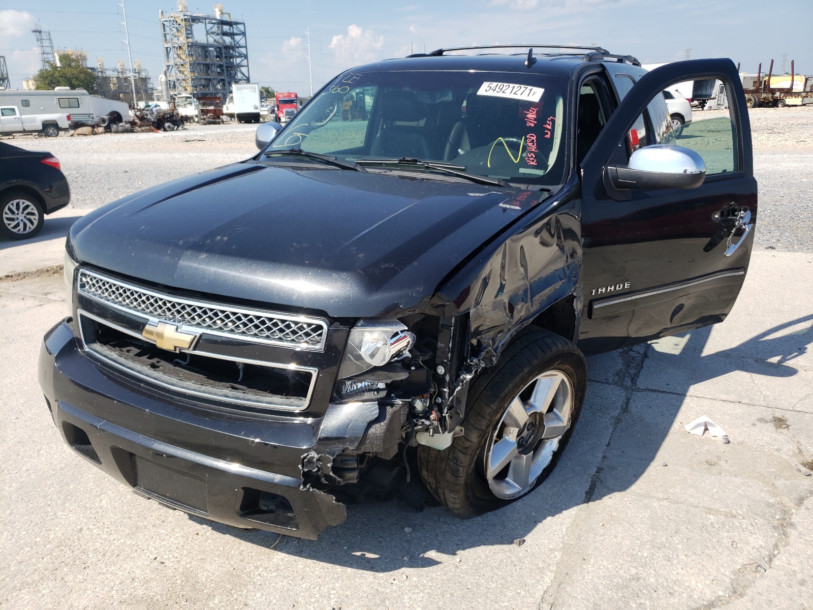 Photo 2 from auction – 2011 CHEVROLET TAHOE C150 with VIN 1GNSCBE01BR304058