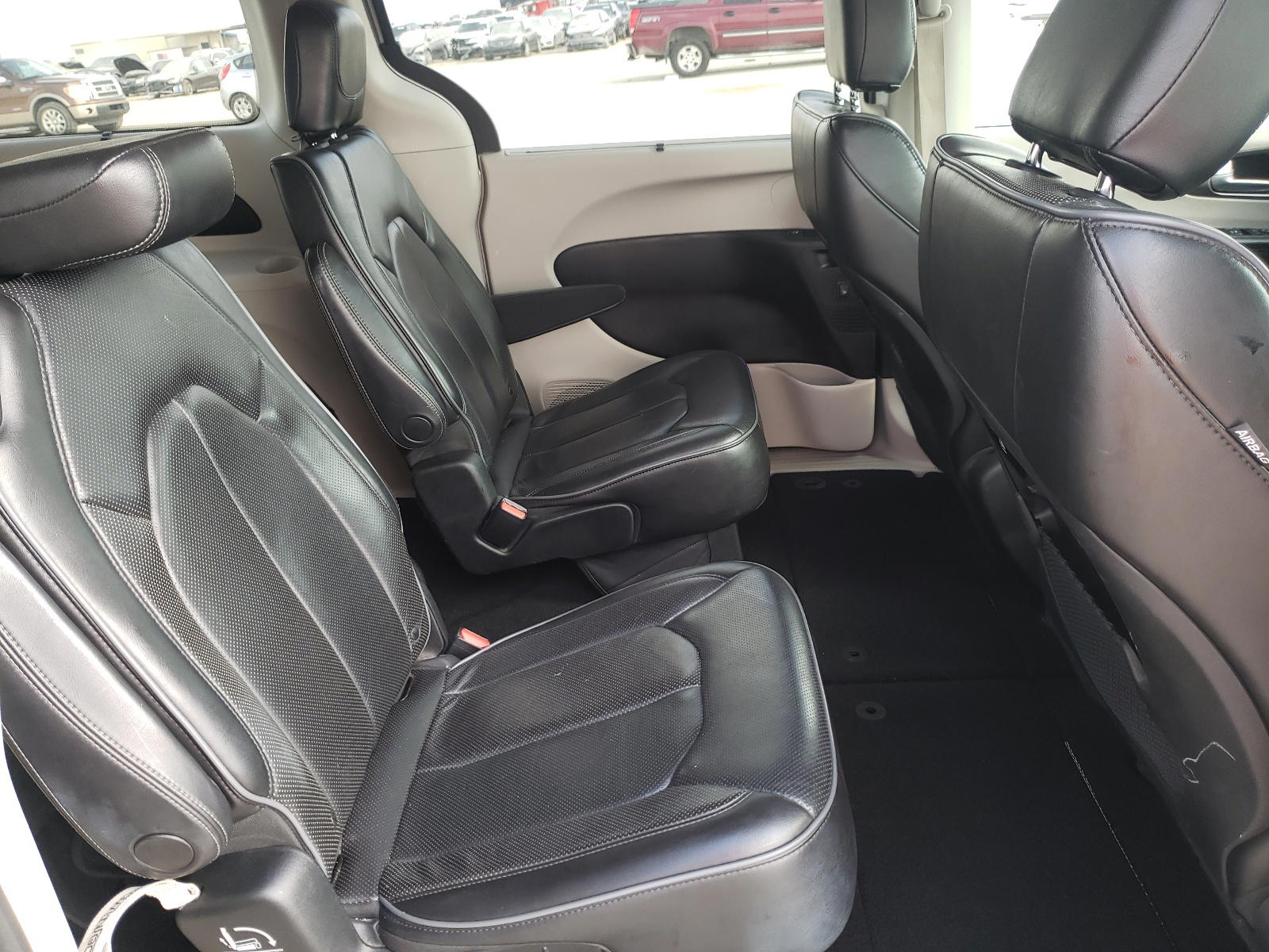Photo 6 from auction – 2018 CHRYSLER PACIFICA L with VIN 2C4RC1GGXJR272506