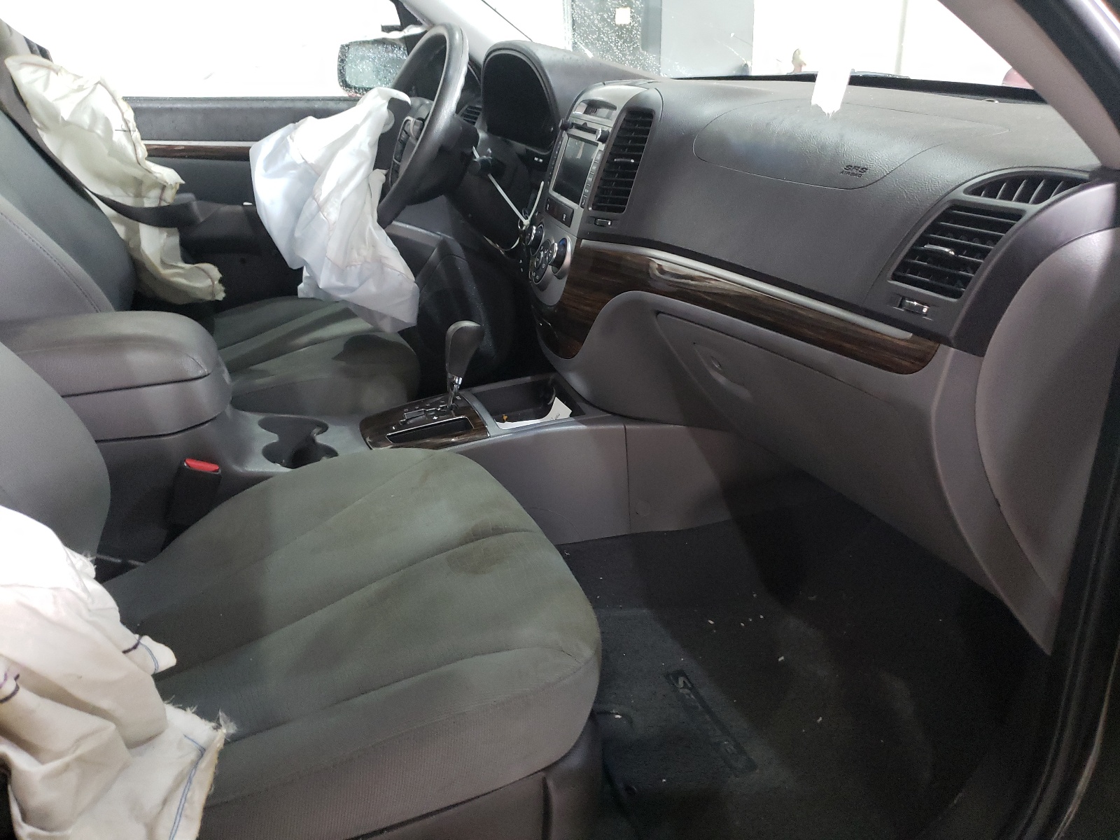 Photo 5 from auction – 2010 HYUNDAI SANTA FE G with VIN 5NMSGDAB9AH413211