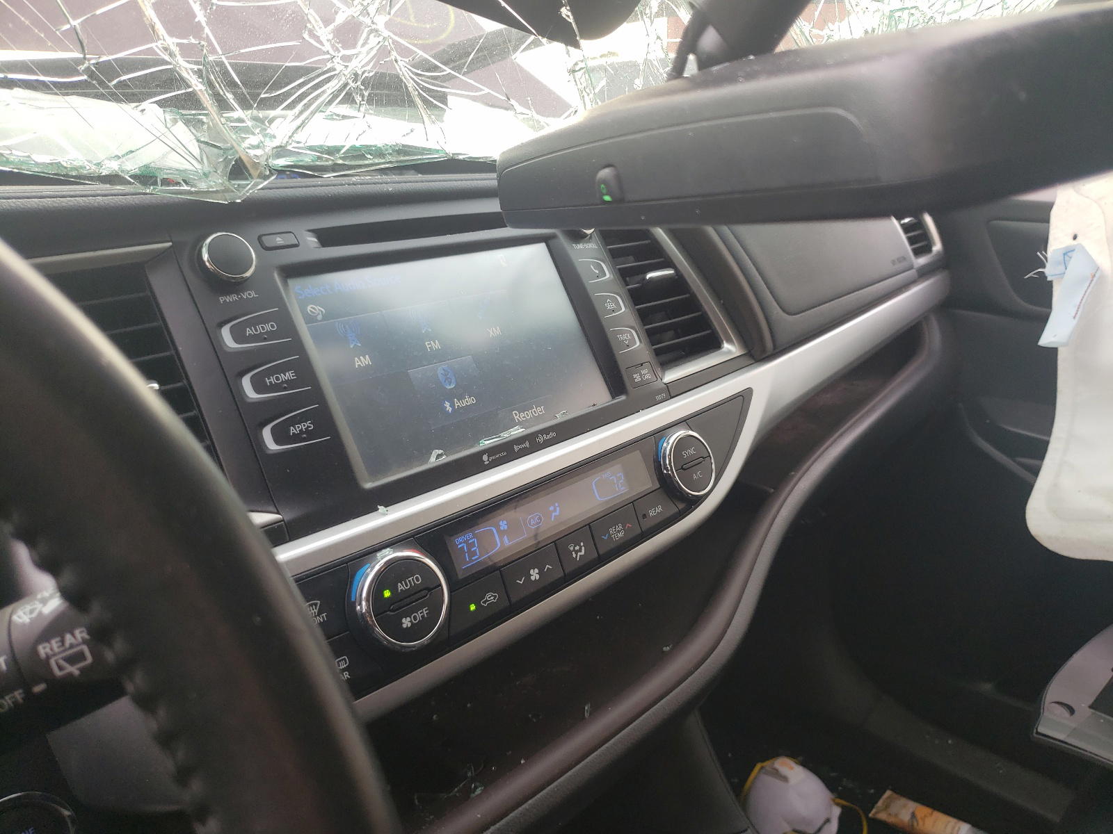 Photo 9 from auction – 2017 TOYOTA HIGHLANDER with VIN 5TDKZRFH4HS221173