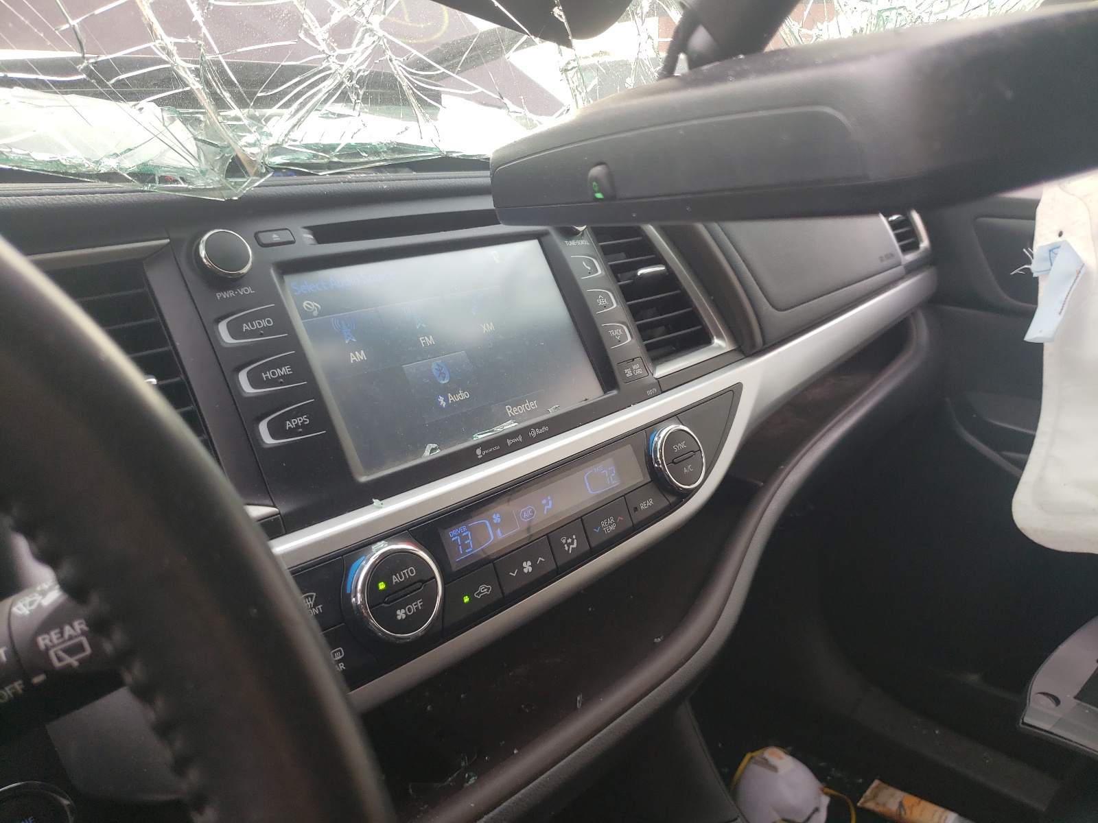 Фото 9 с аукциона – 2017 TOYOTA HIGHLANDER с VIN 5TDKZRFH4HS221173