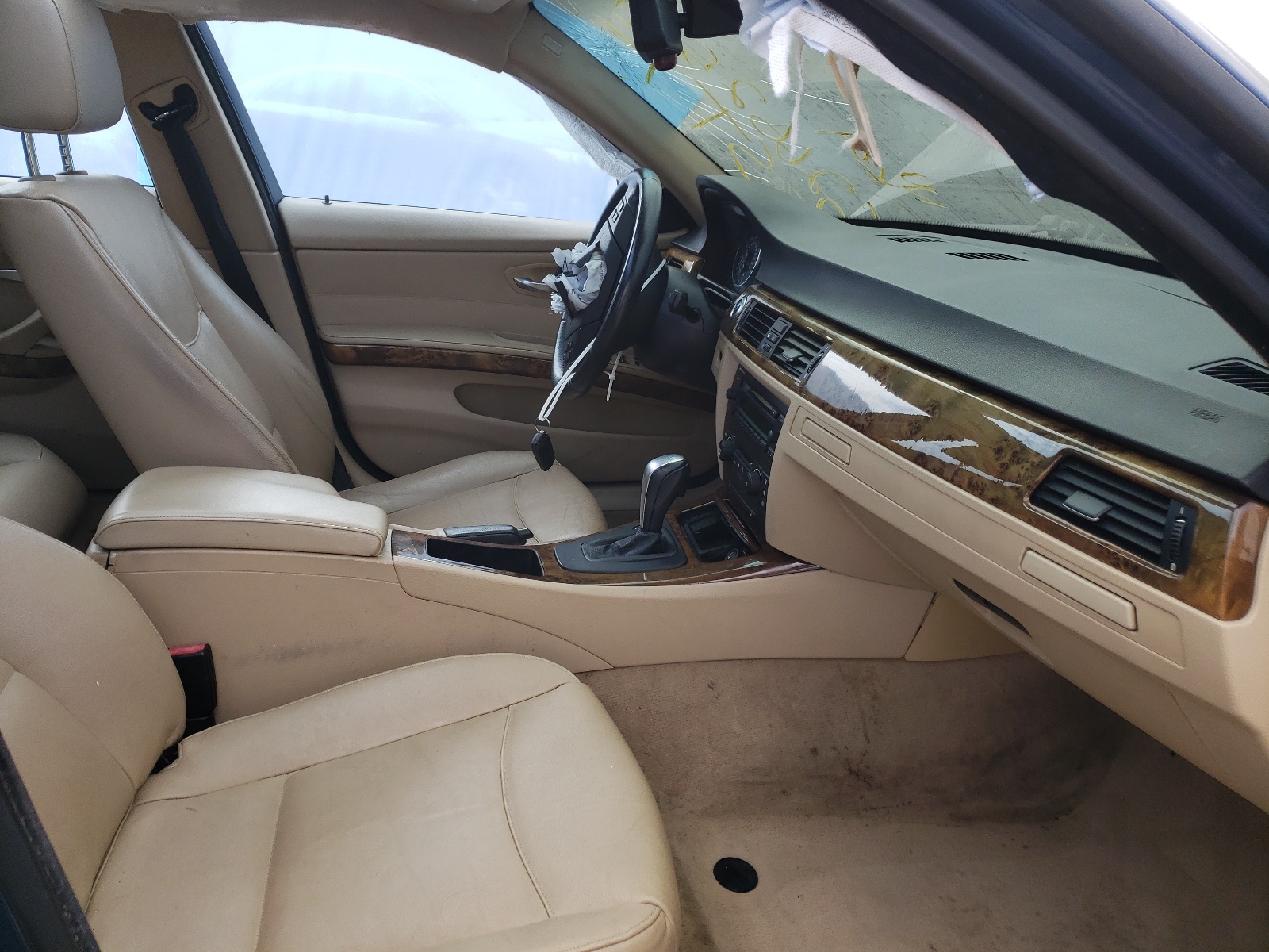 Photo 5 from auction – 2006 BMW 325 I AUTO with VIN WBAVB17586NK32300