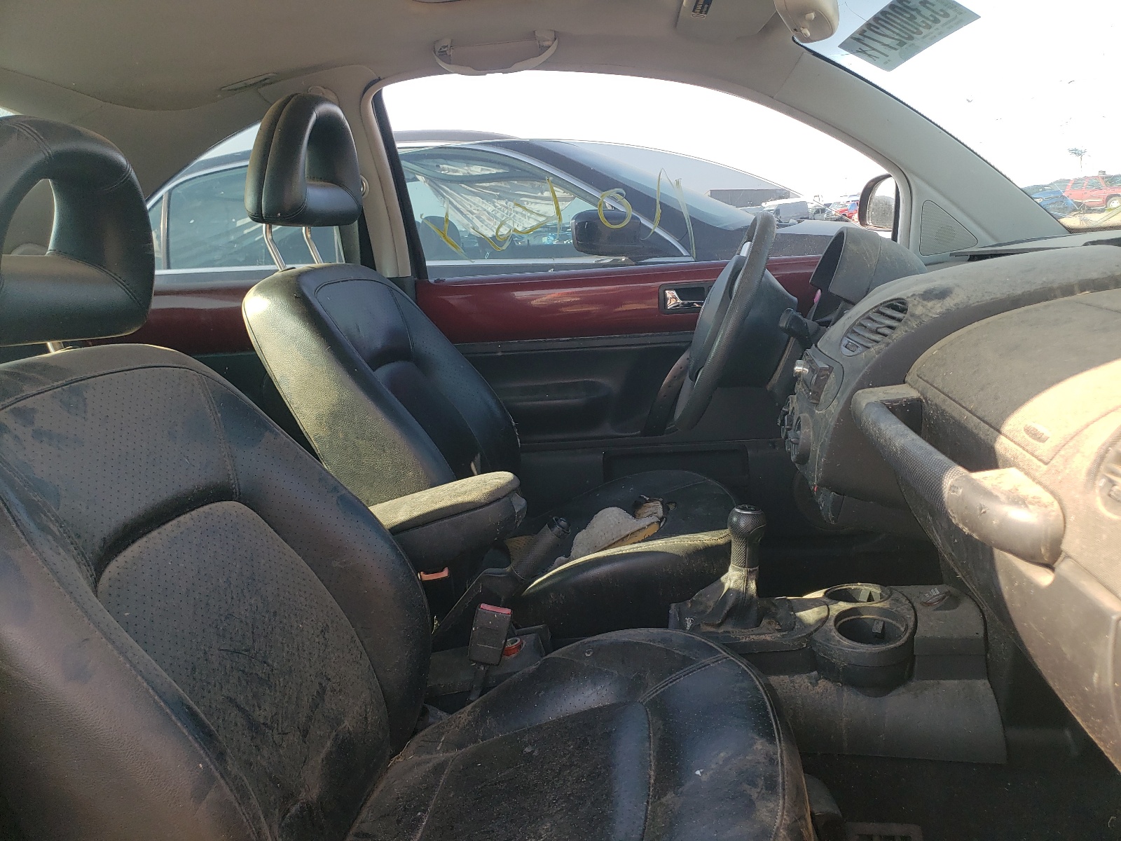 Photo 5 from auction – 2001 VOLKSWAGEN NEW BEETLE with VIN 3VWCB21C71M464829