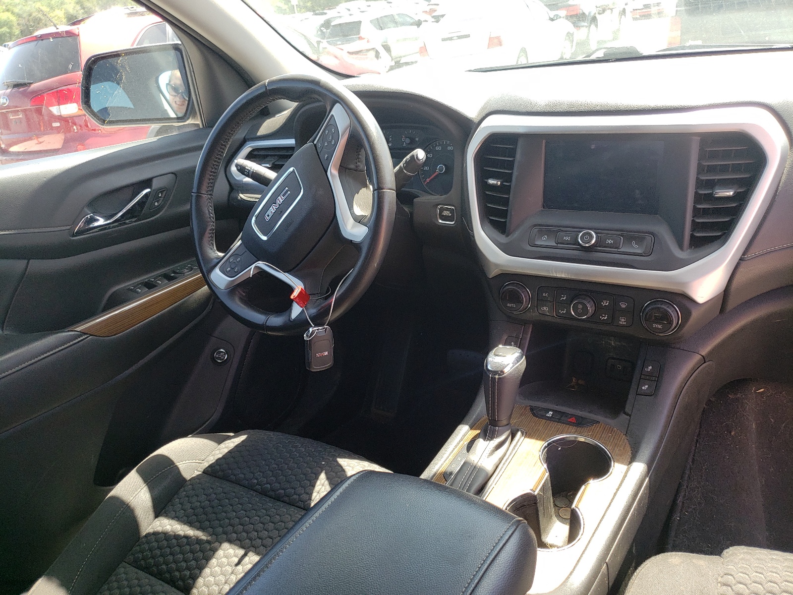 Photo 9 from auction – 2019 GMC ACADIA SLE with VIN 1GKKNSLA8KZ214795