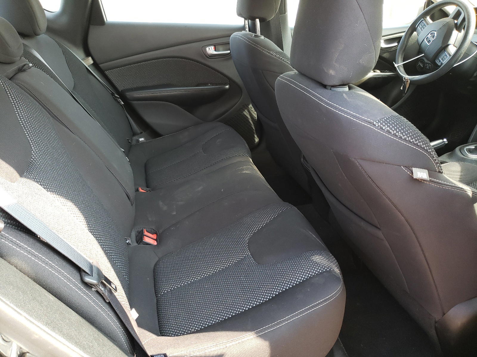 Photo 6 from auction – 2015 DODGE DART SXT with VIN 1C3CDFBBXFD407400