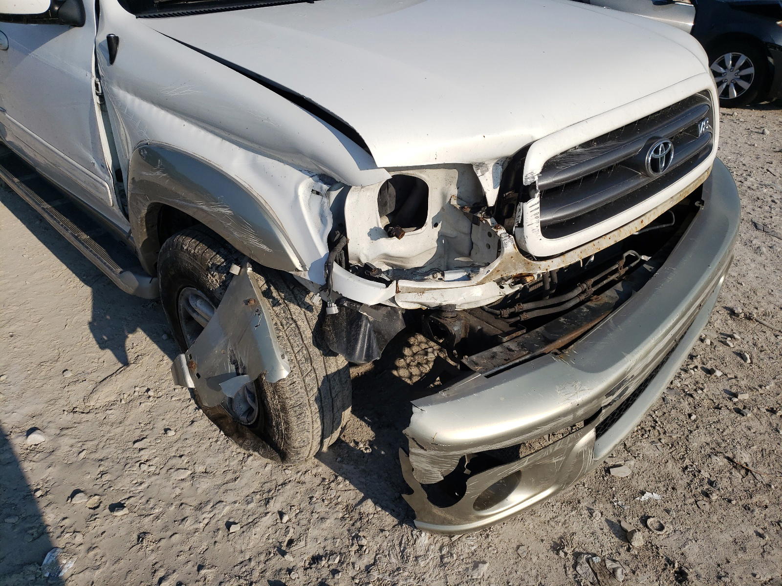 Photo 9 from auction – 2004 TOYOTA SEQUOIA SR with VIN 5TDBT44A34S227955