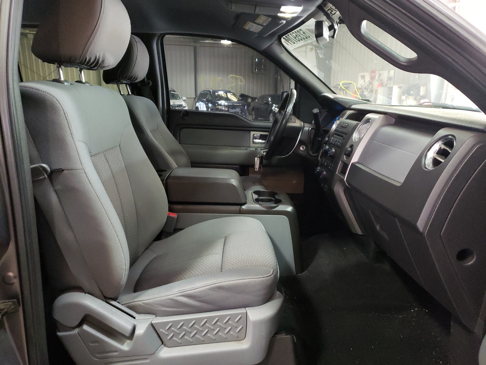 Photo 5 from auction – 2011 FORD F150 SUPER with VIN 1FTFW1EFXBFD05355