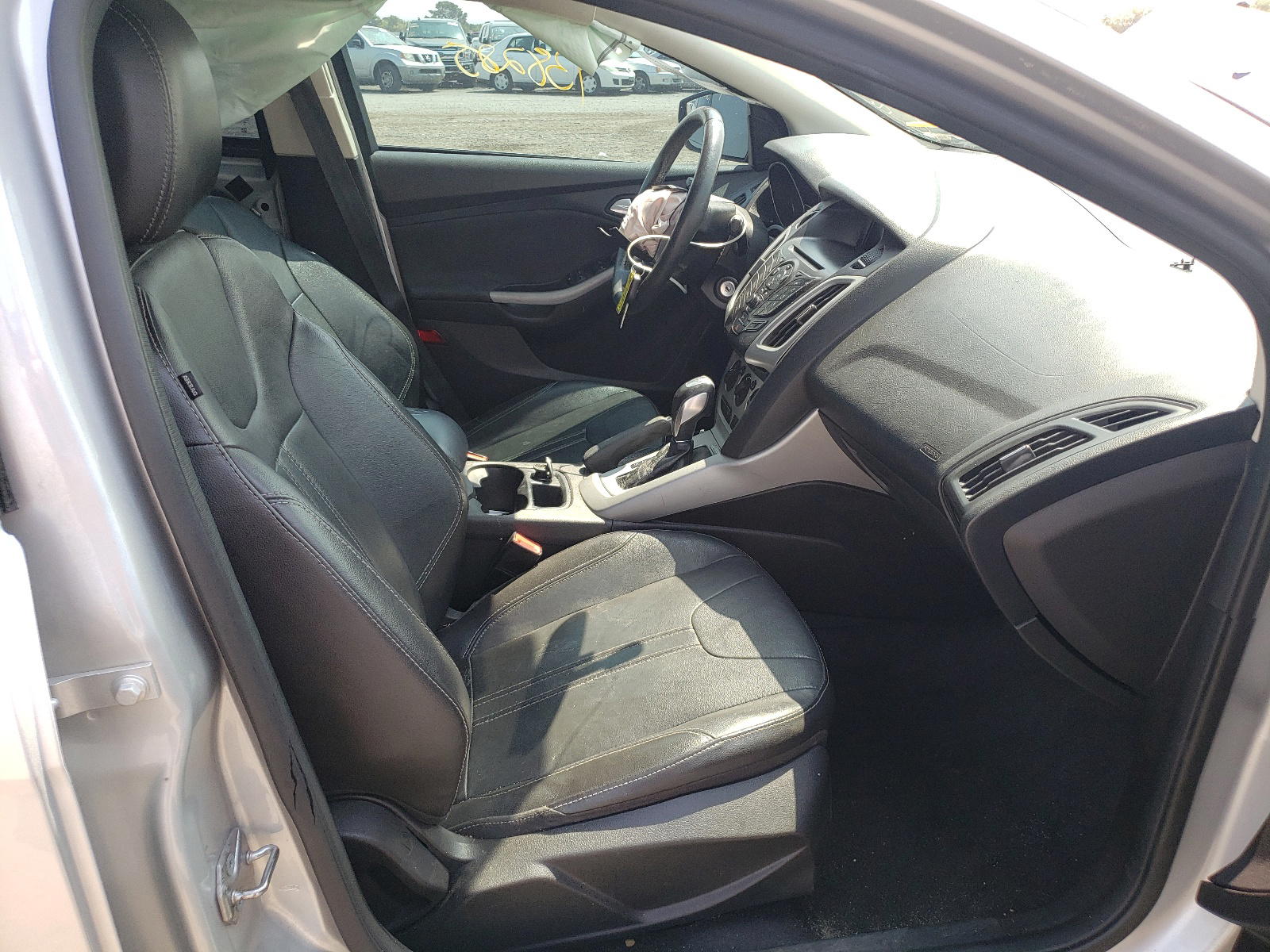 Photo 5 from auction – 2014 FORD FOCUS SE with VIN 1FADP3F22EL307222