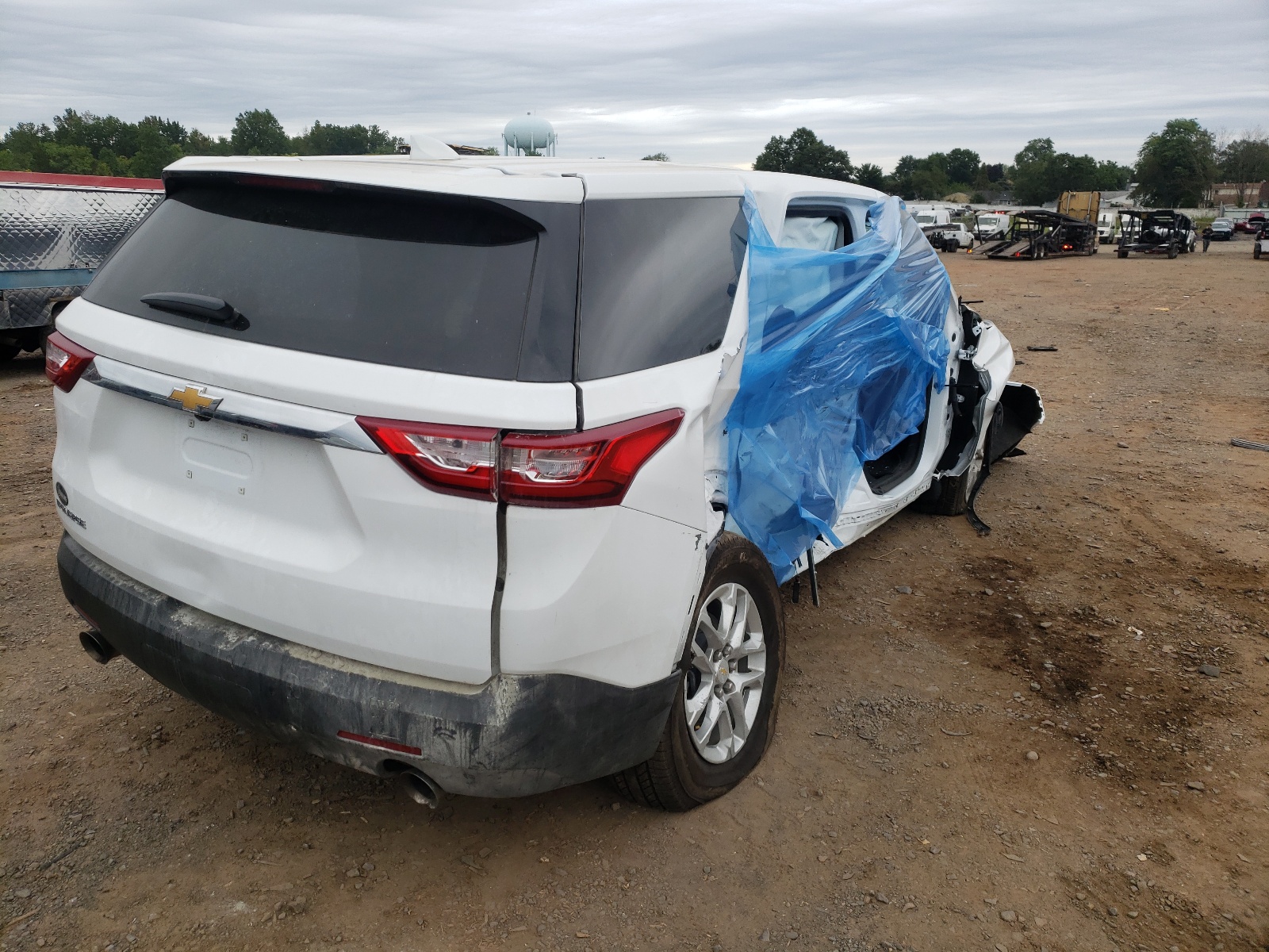 Photo 4 from auction – 2021 CHEVROLET TRAVERSE L with VIN 1GNERFKW2MJ148531