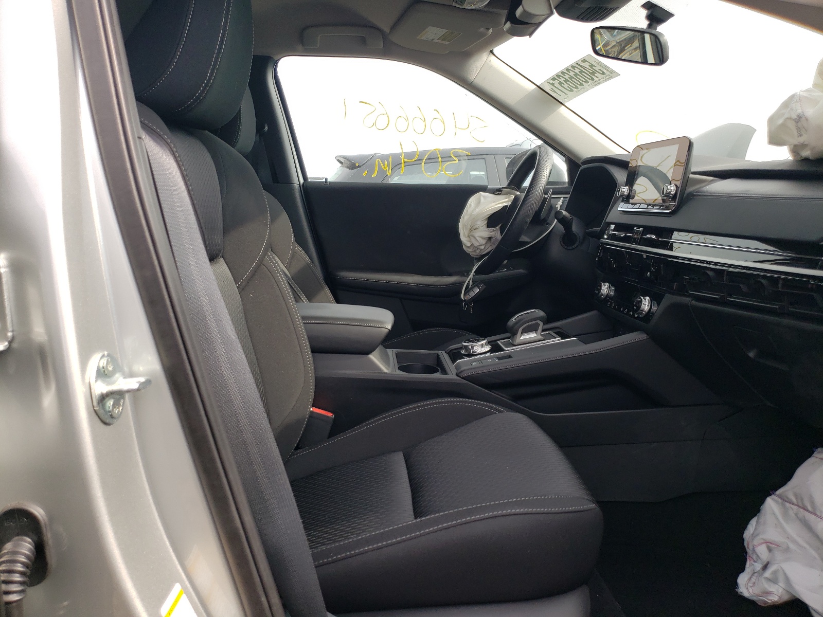 Photo 5 from auction – 2022 MITSUBISHI OUTLANDER with VIN JA4J4TA80NZ015920