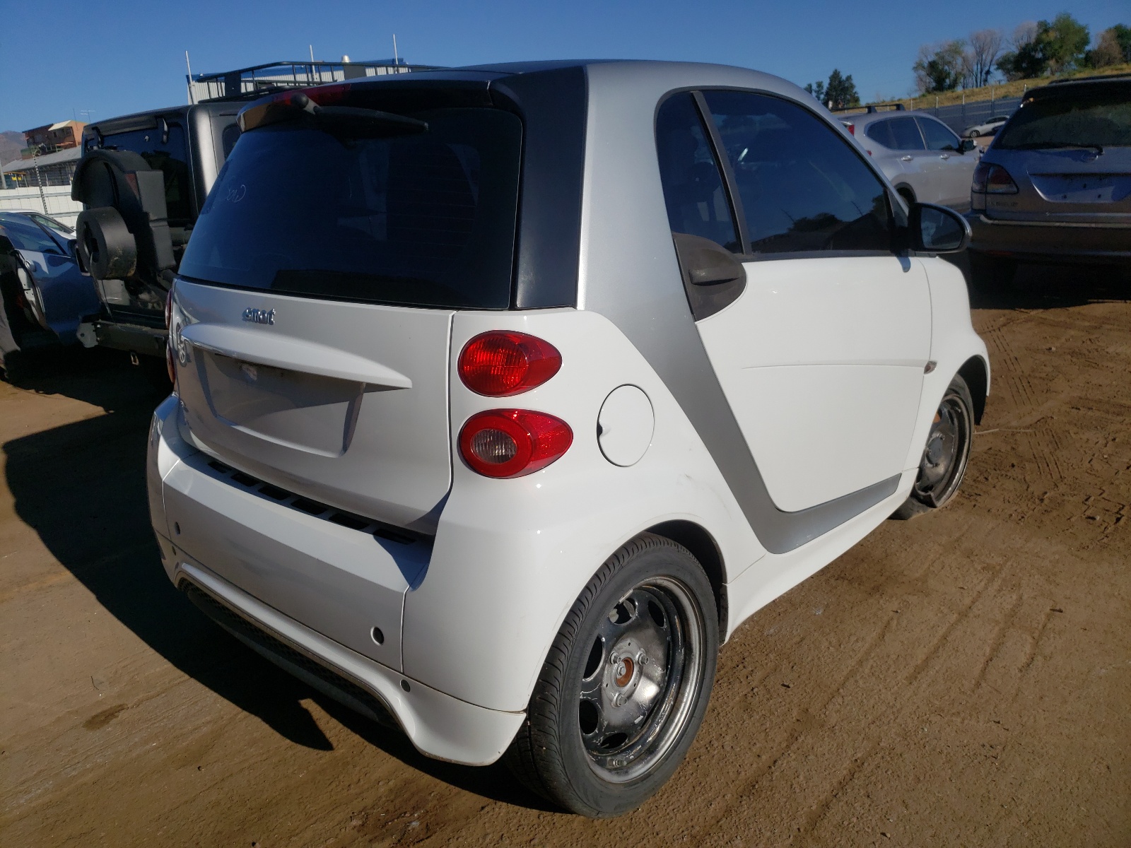 Photo 4 from auction – 2015 SMART FORTWO PUR with VIN WMEEJ3BA4FK812913