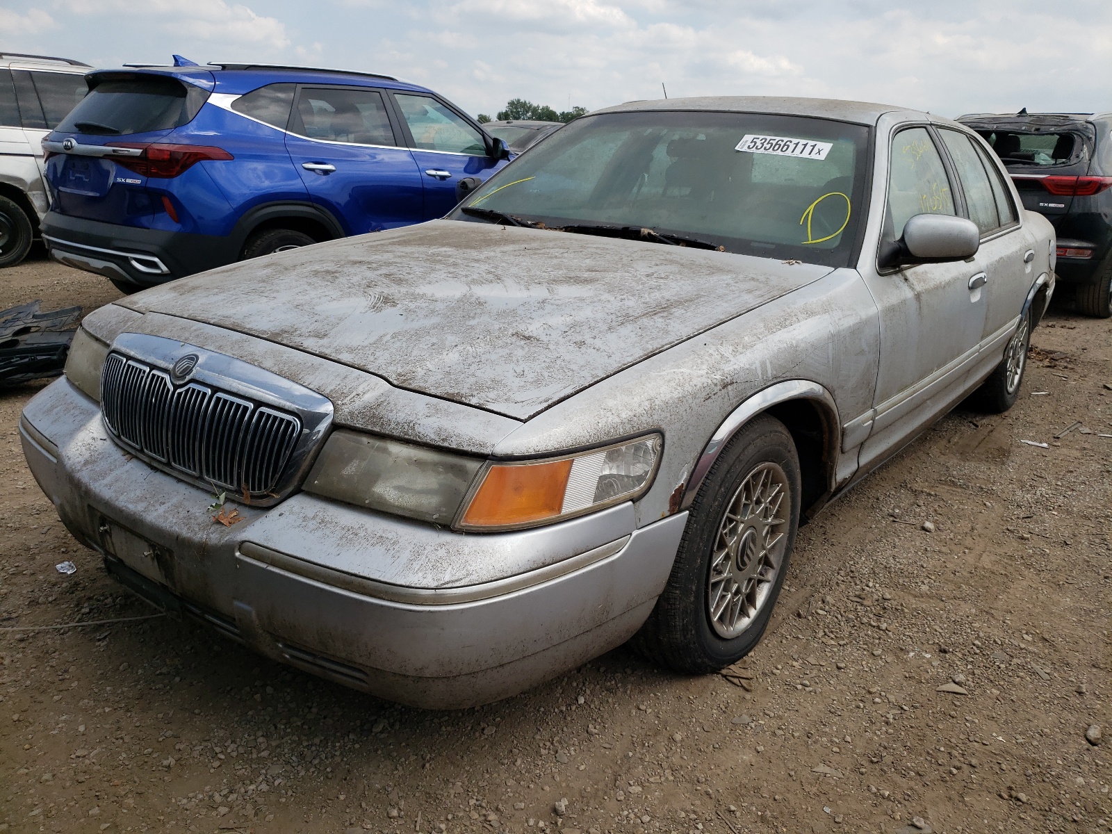 Photo 2 from auction – 2001 MERCURY GRAND MARQ with VIN 2MEFM74W01X692915